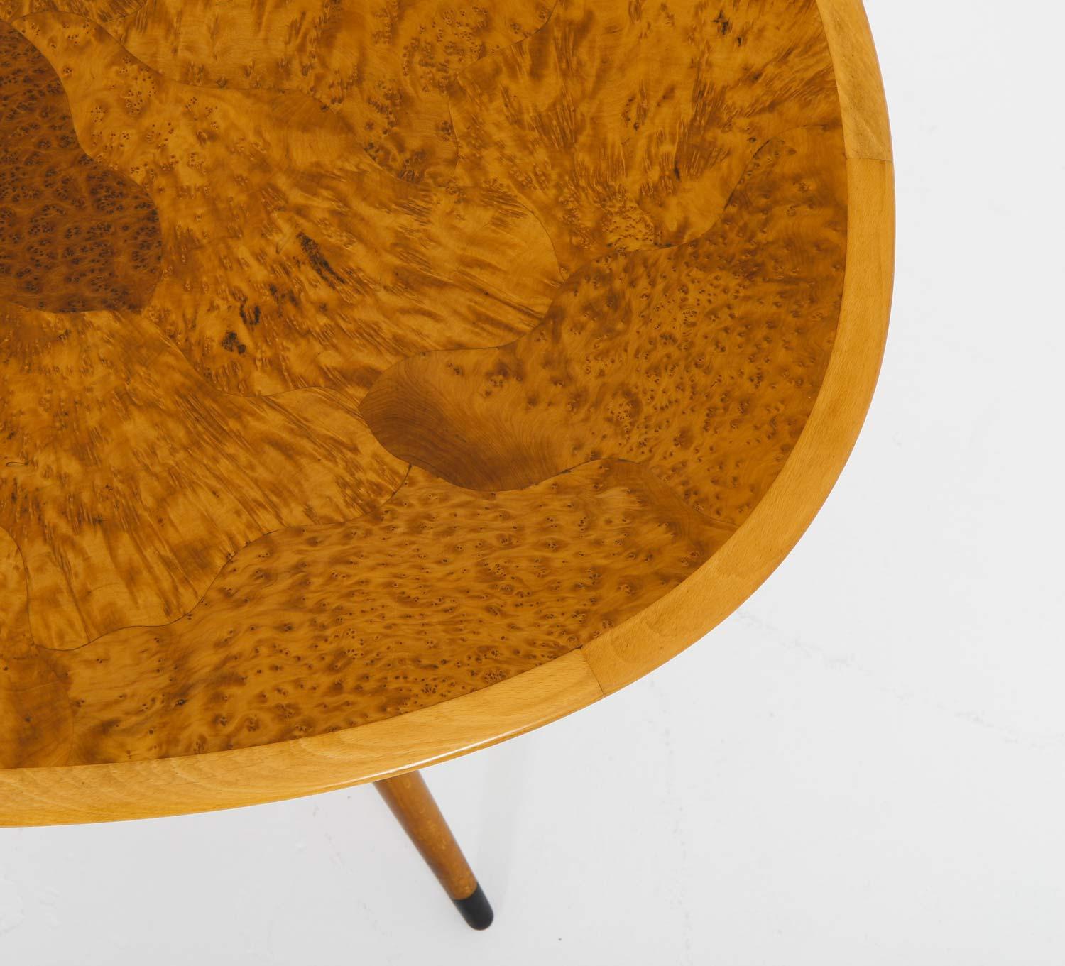 20ième siècle Table basse suédoise du milieu du siècle avec incrustation de racines d'orme en vente