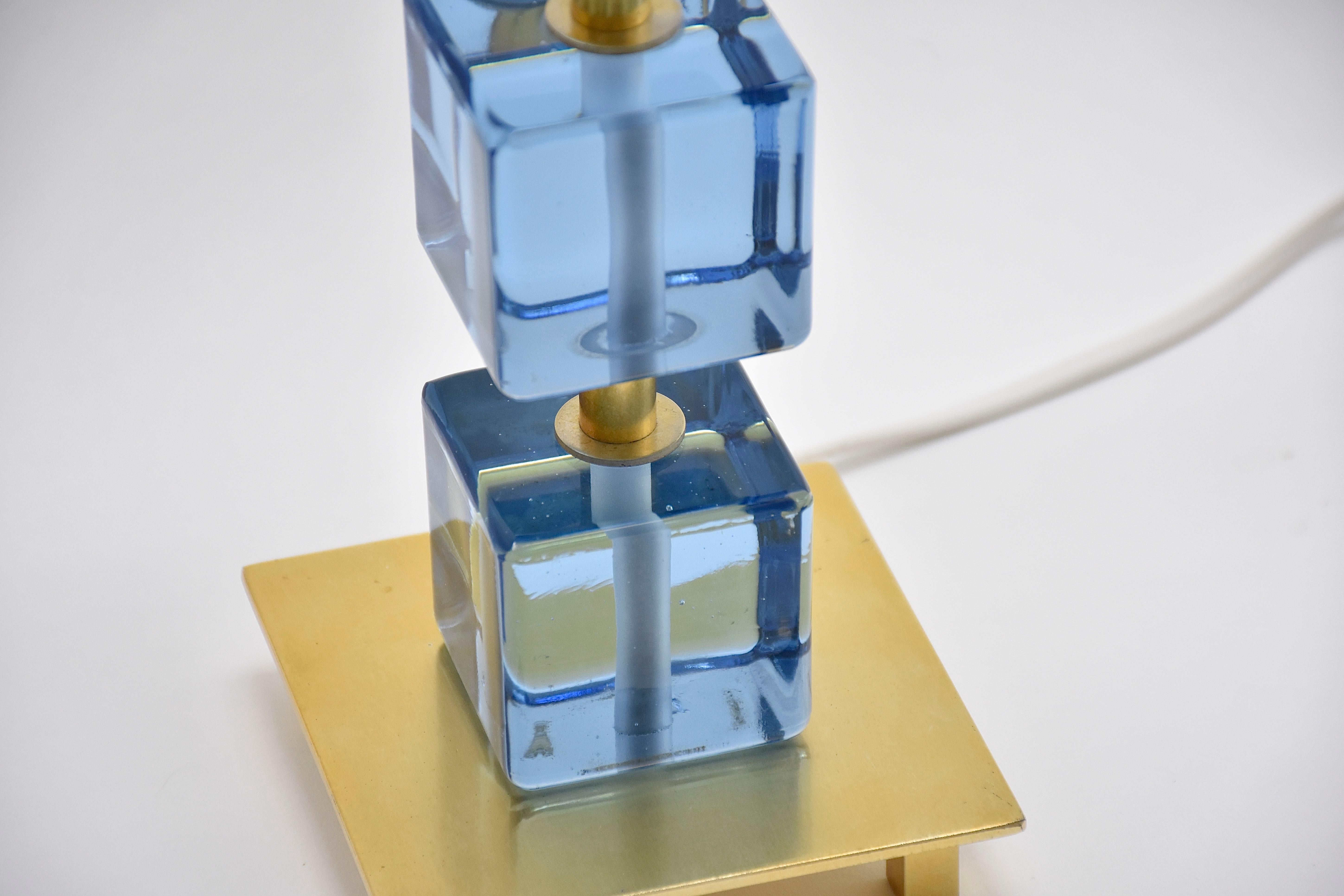 Schwedische Design-Tischlampe aus blauem Glas aus der Mitte des Jahrhunderts im Angebot 1
