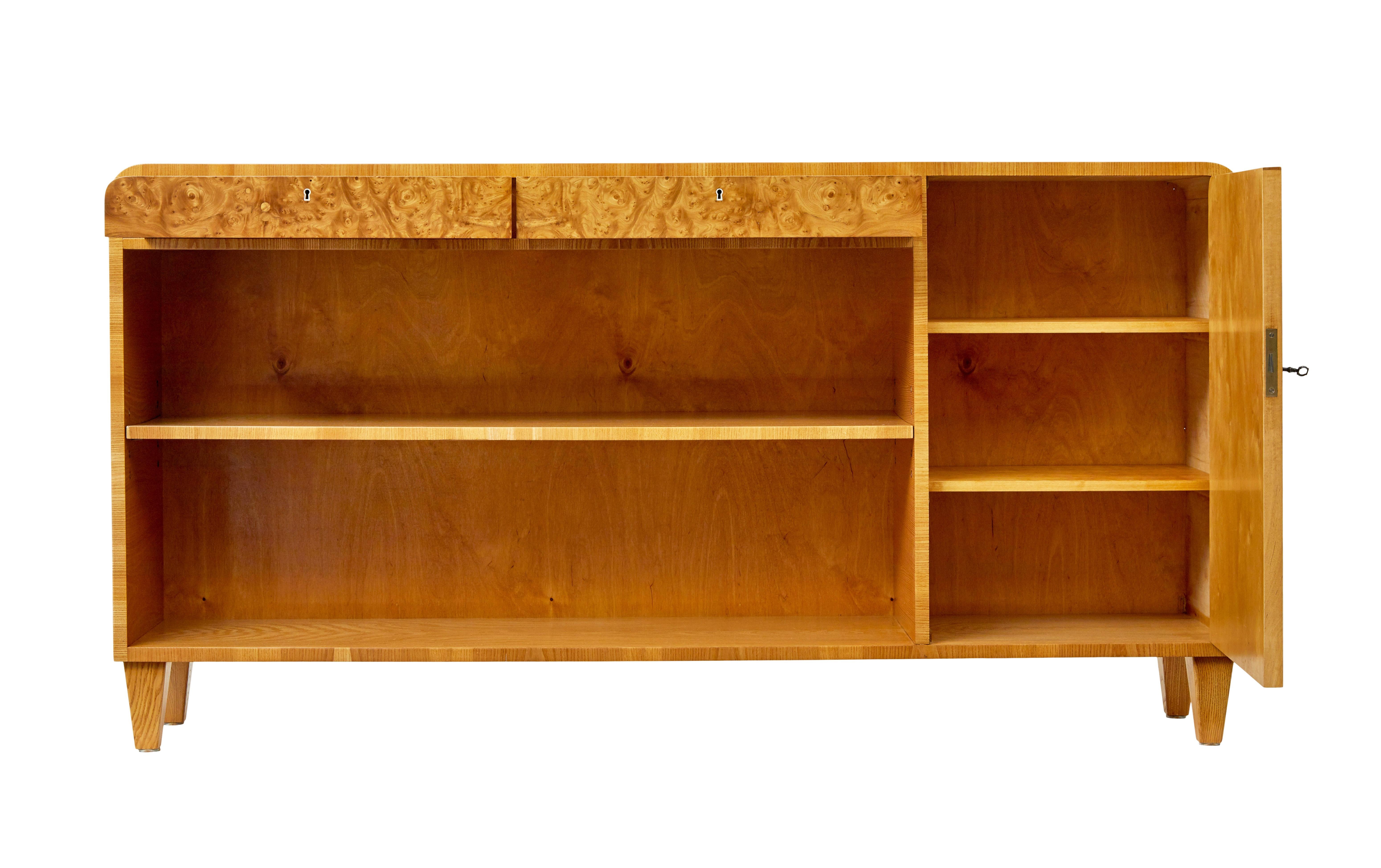Schwedisches Sideboard aus Ulme und Wurzelholz aus der Mitte des Jahrhunderts (Moderne der Mitte des Jahrhunderts) im Angebot