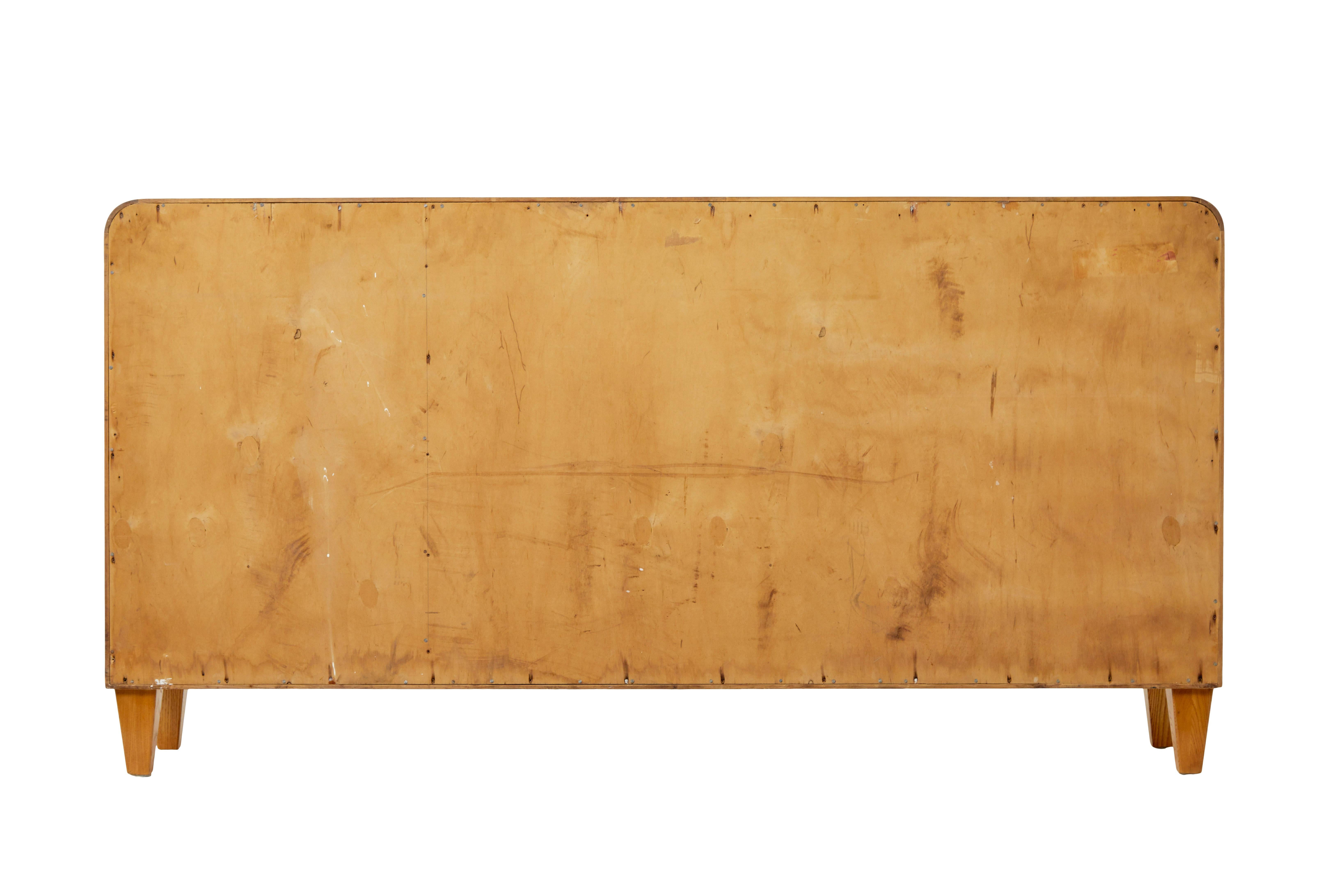 Schwedisches Sideboard aus Ulme und Wurzelholz aus der Mitte des Jahrhunderts im Zustand „Gut“ im Angebot in Debenham, Suffolk