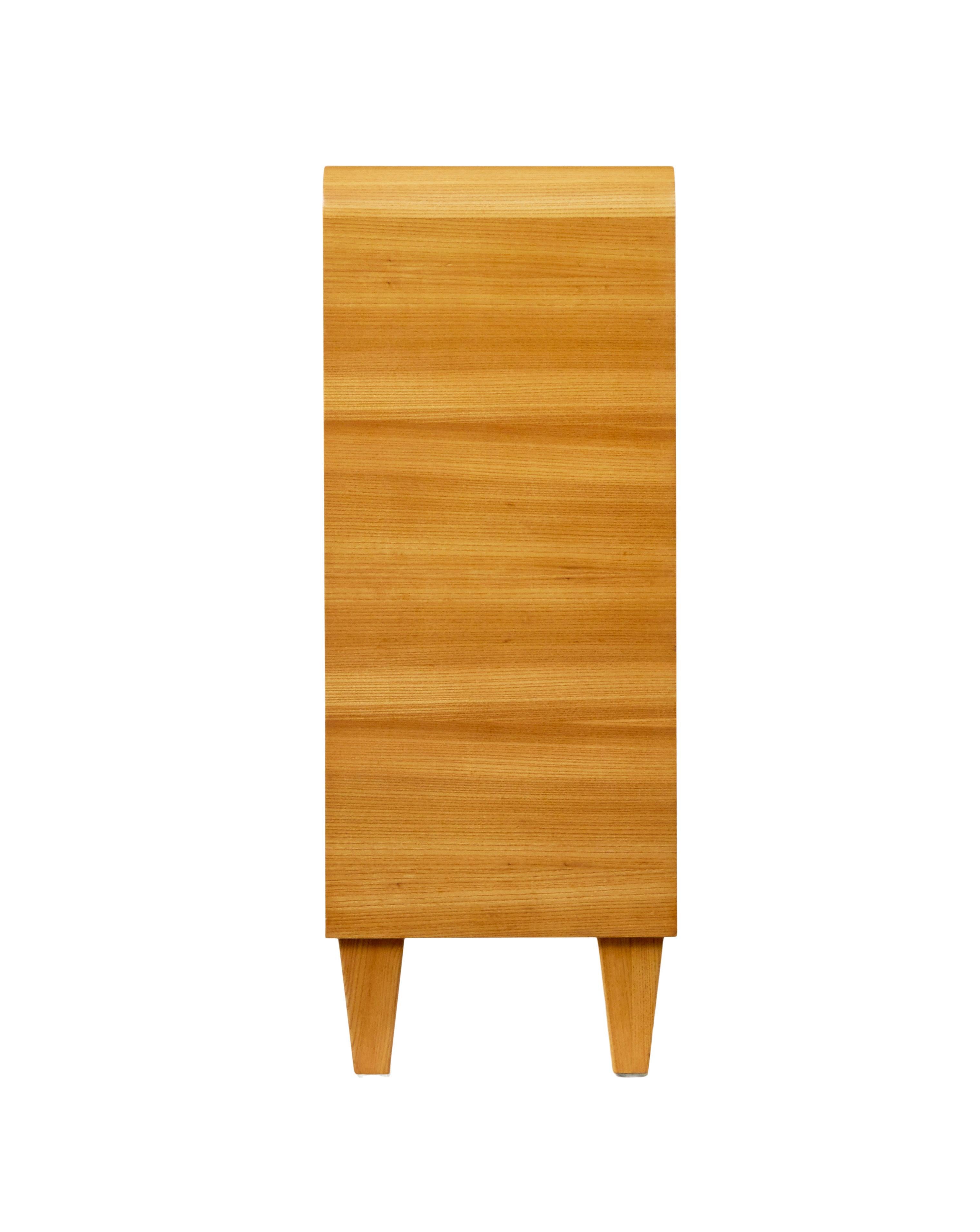 Schwedisches Sideboard aus Ulme und Wurzelholz aus der Mitte des Jahrhunderts (20. Jahrhundert) im Angebot