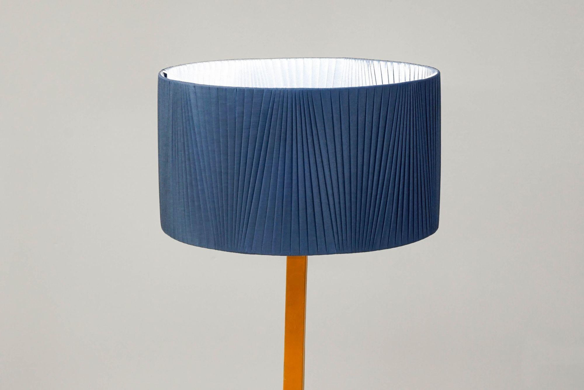 Milieu du XXe siècle Lampadaire suédois du milieu du siècle en cuir en vente