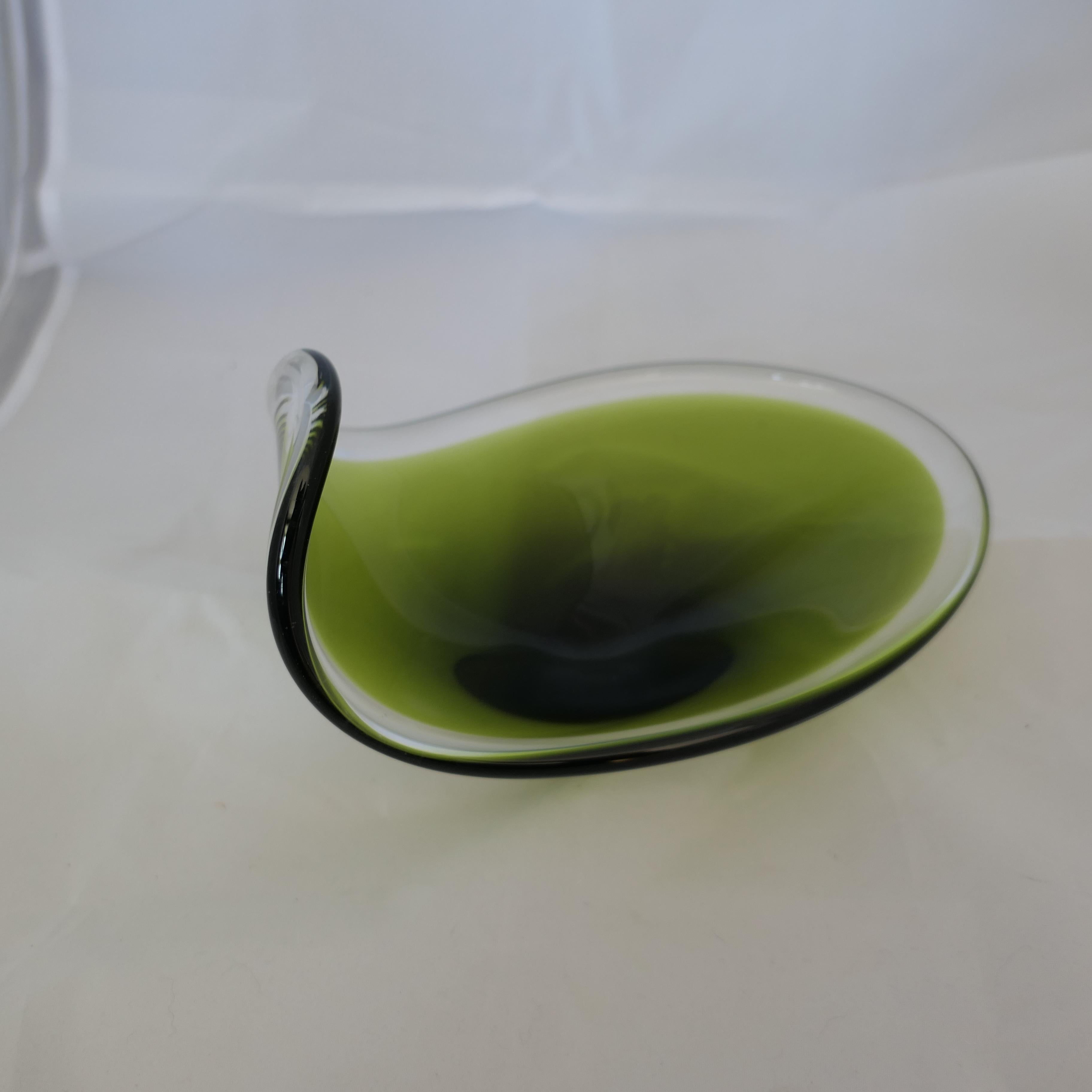 Mid Century Swedish Flygsfors Art Glass Bowl by Paul Kedelv. In Good Condition For Sale In Chillerton, Isle of Wight