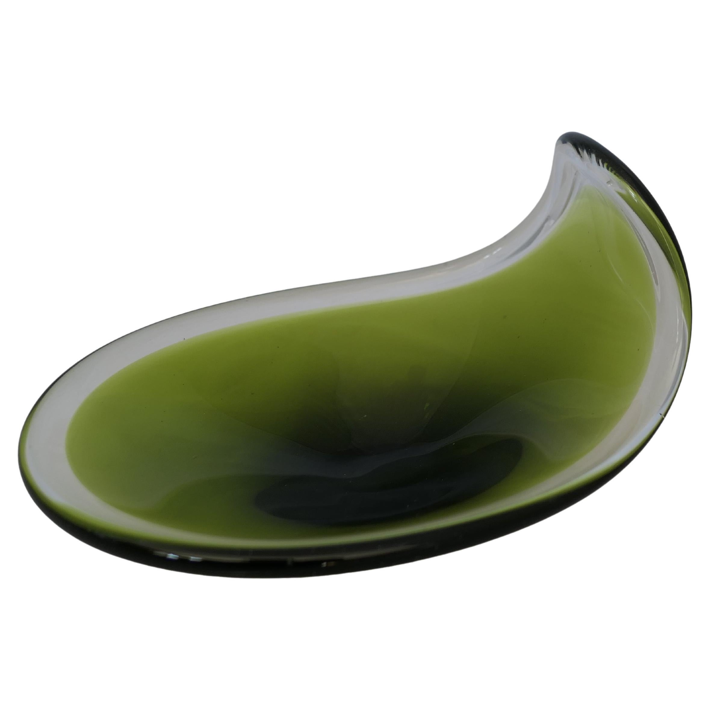 Mid Century Swedish Flygsfors Art Glass Bowl by Paul Kedelv. For Sale
