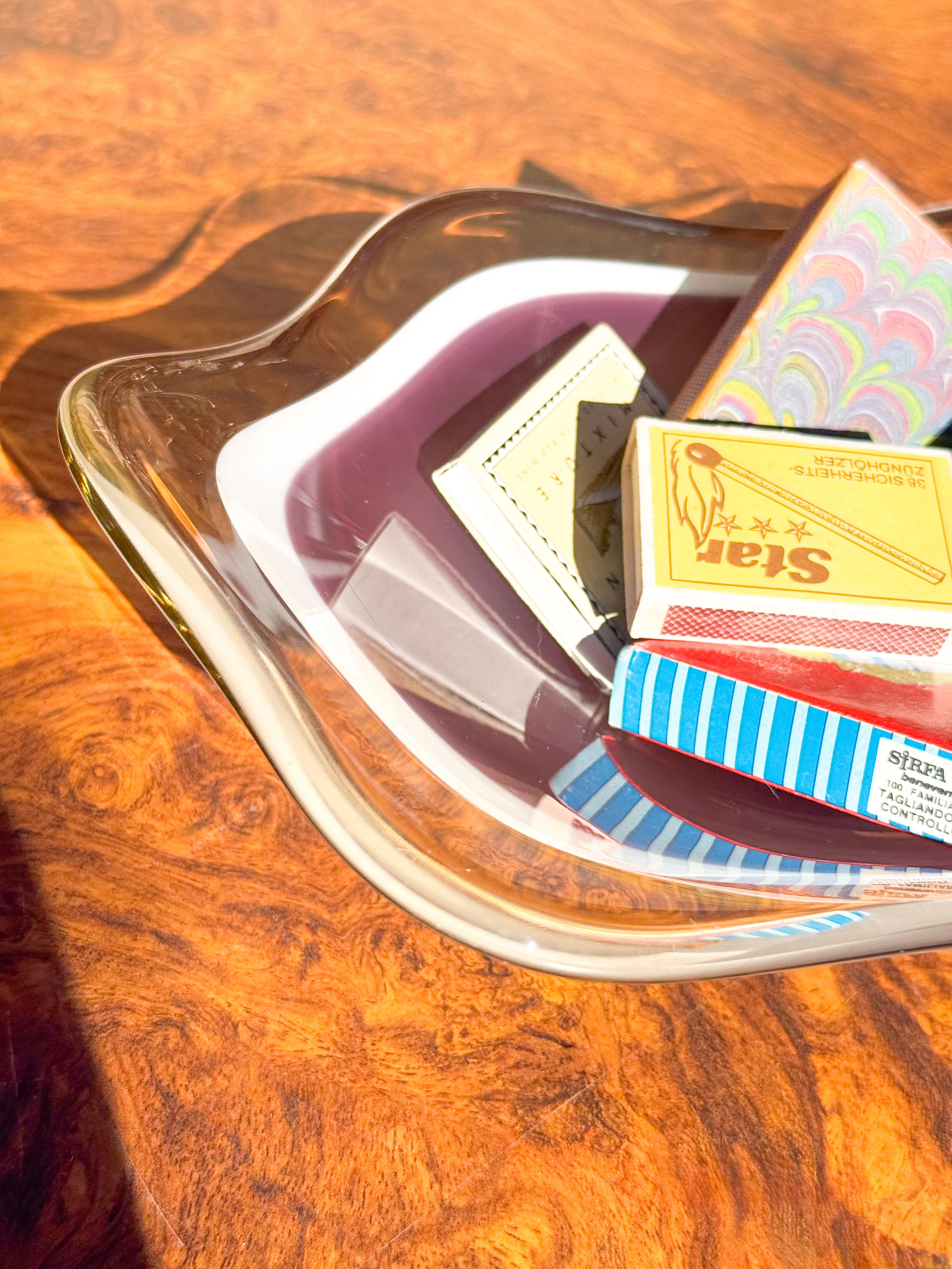 Hand-Crafted Mid-Century Swedish Flygsfors “Coquille” Purple & White Catchall Bowl, 1950s For Sale