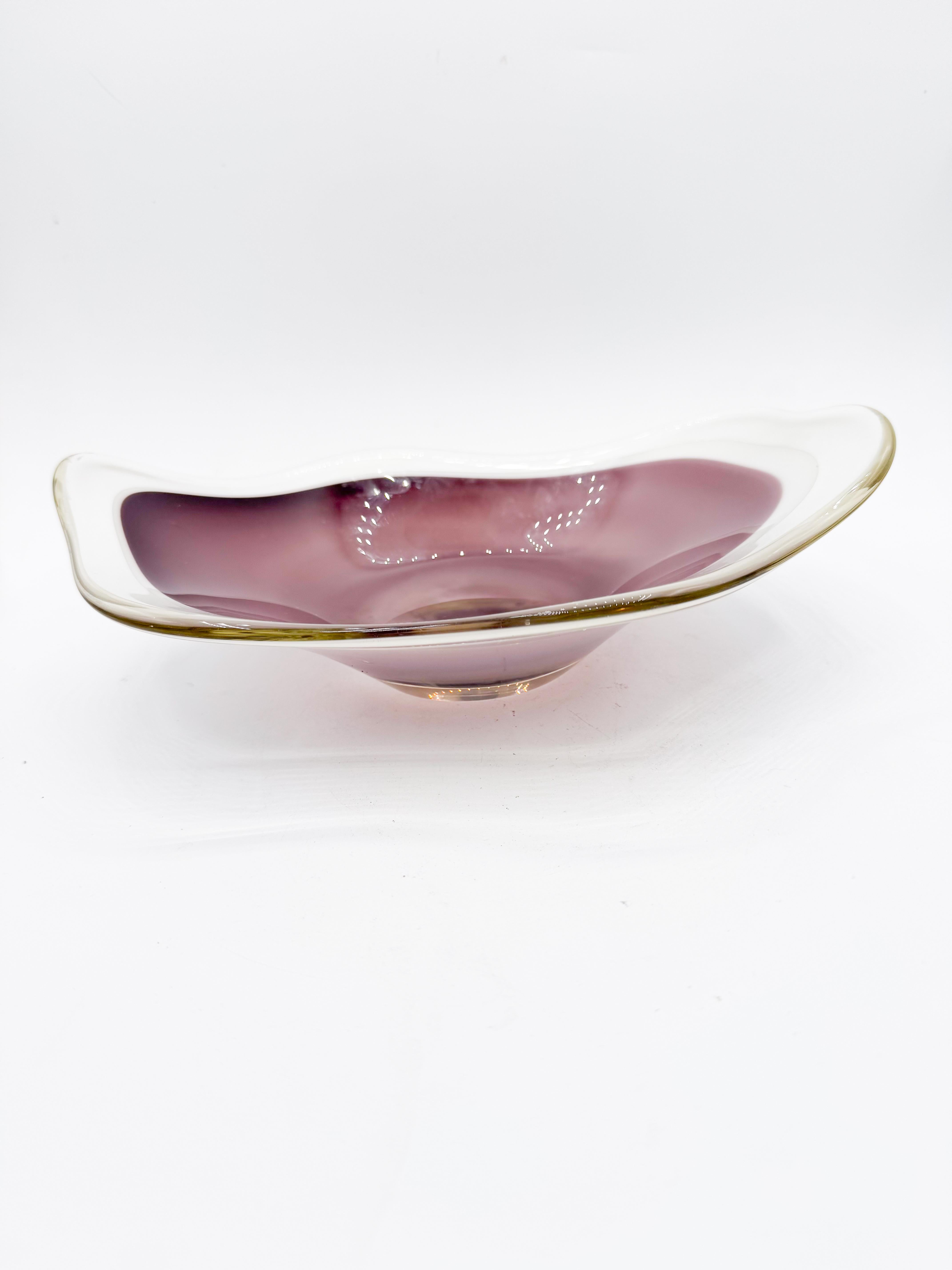 20th Century Mid-Century Swedish Flygsfors “Coquille” Purple & White Catchall Bowl, 1950s For Sale