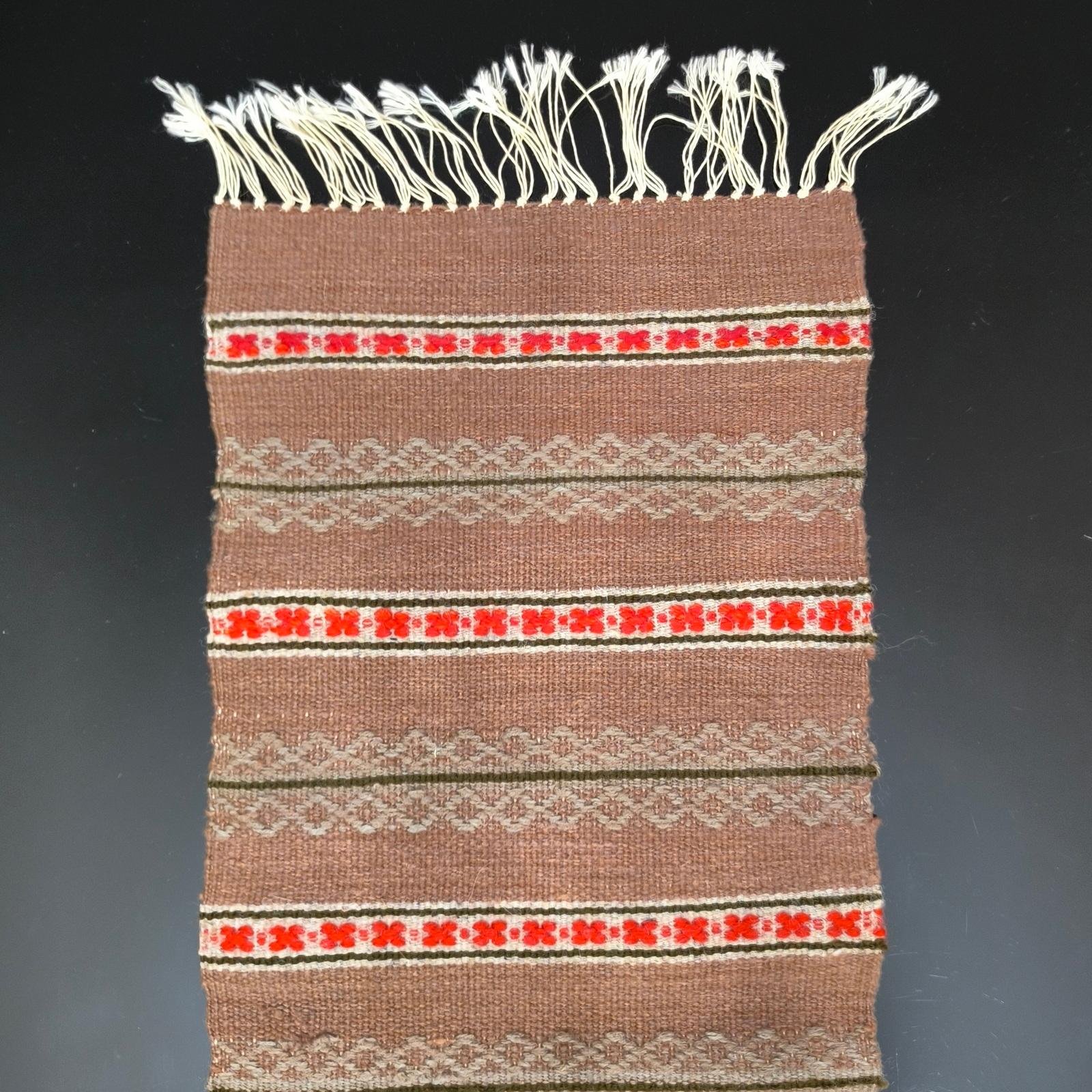 Runner da tavola o decorazione da parete in stile folk svedese della metà del secolo, tessuto a mano in vendita 7