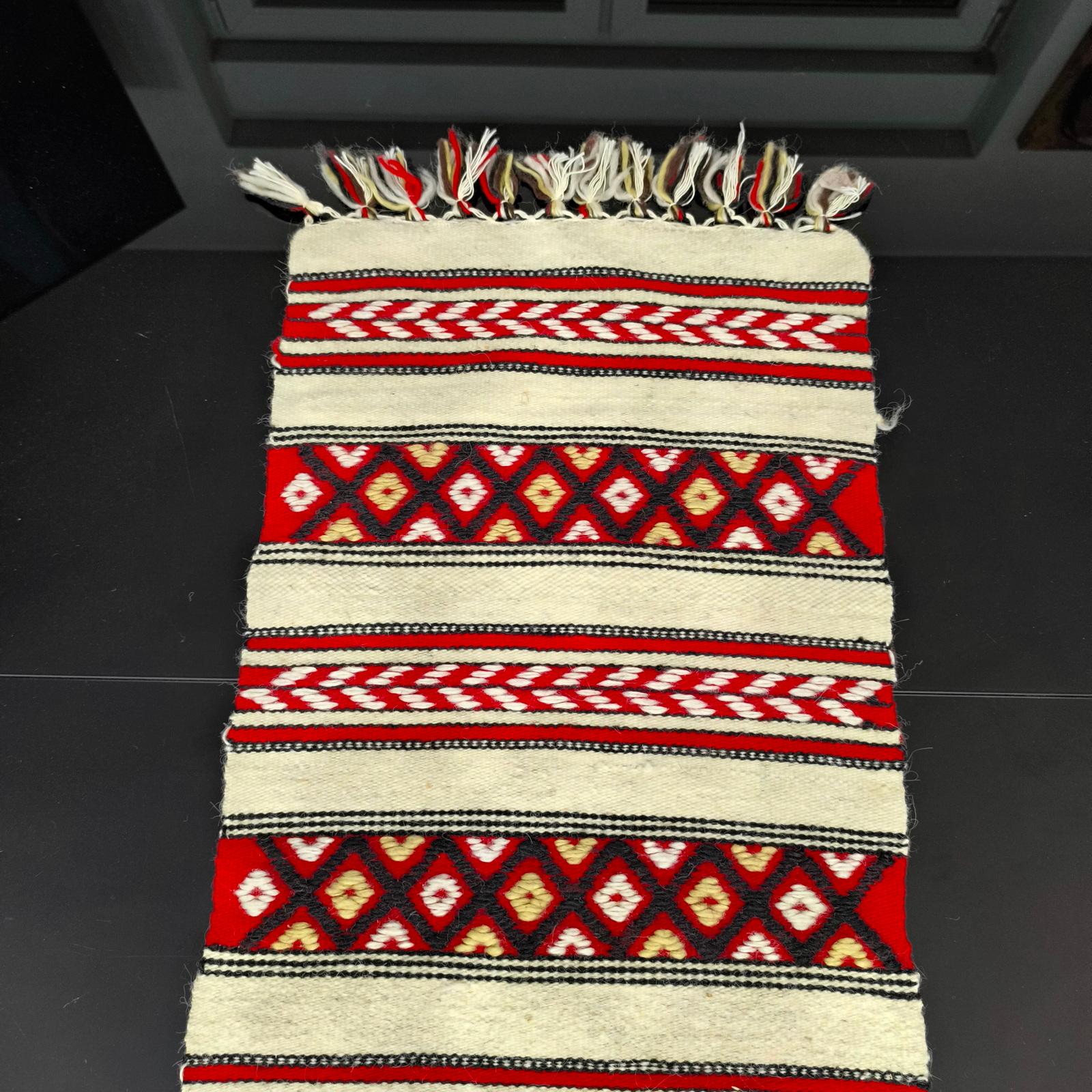 Fatto a mano Runner da tavola o decorazione da parete in stile folk svedese della metà del secolo, tessuto a mano in vendita
