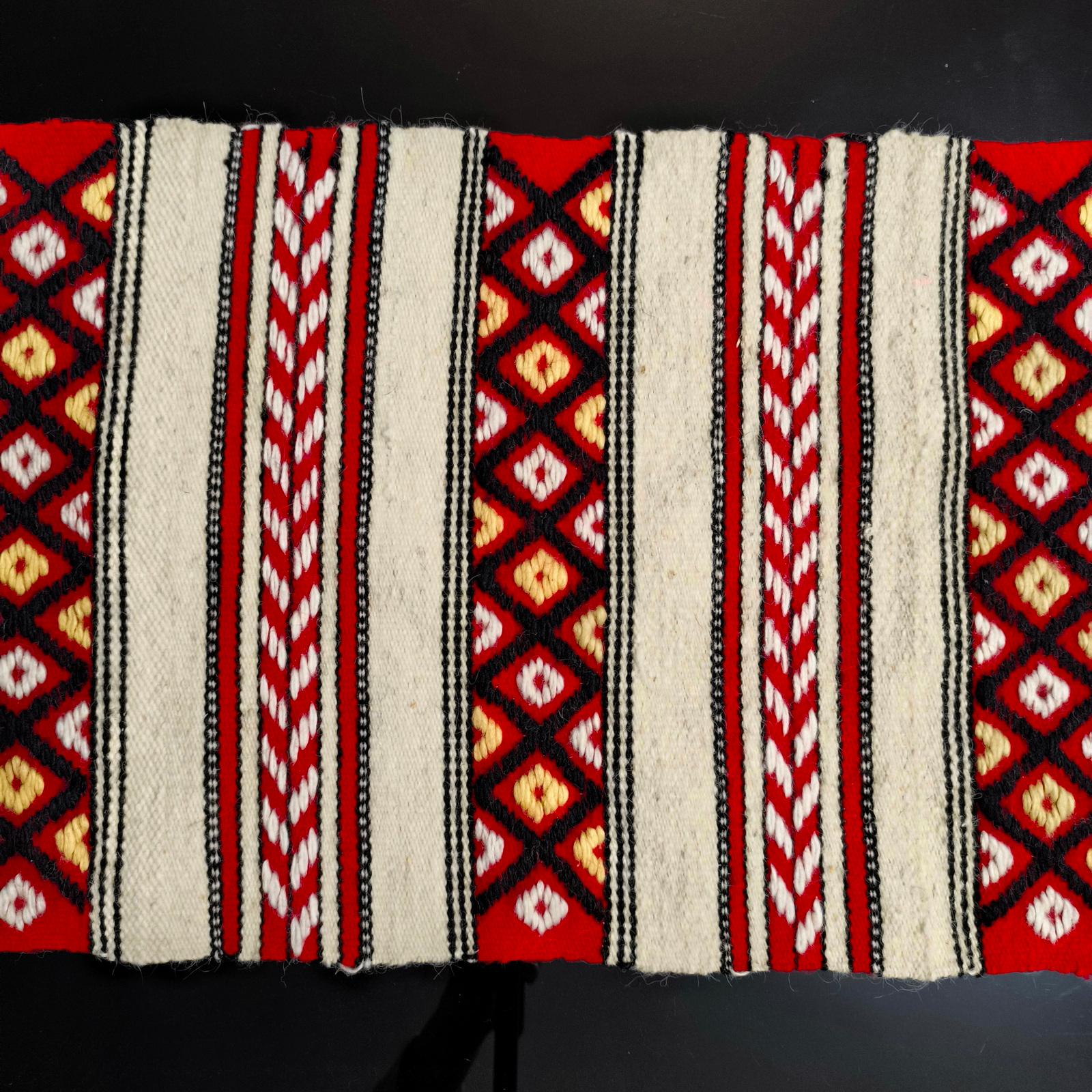 Fine XX secolo Runner da tavola o decorazione da parete in stile folk svedese della metà del secolo, tessuto a mano in vendita