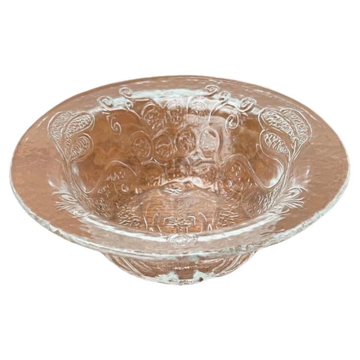 Cuenco de cristal sueco de mediados de siglo con diseño de pájaro de Kosta Boda, años 60