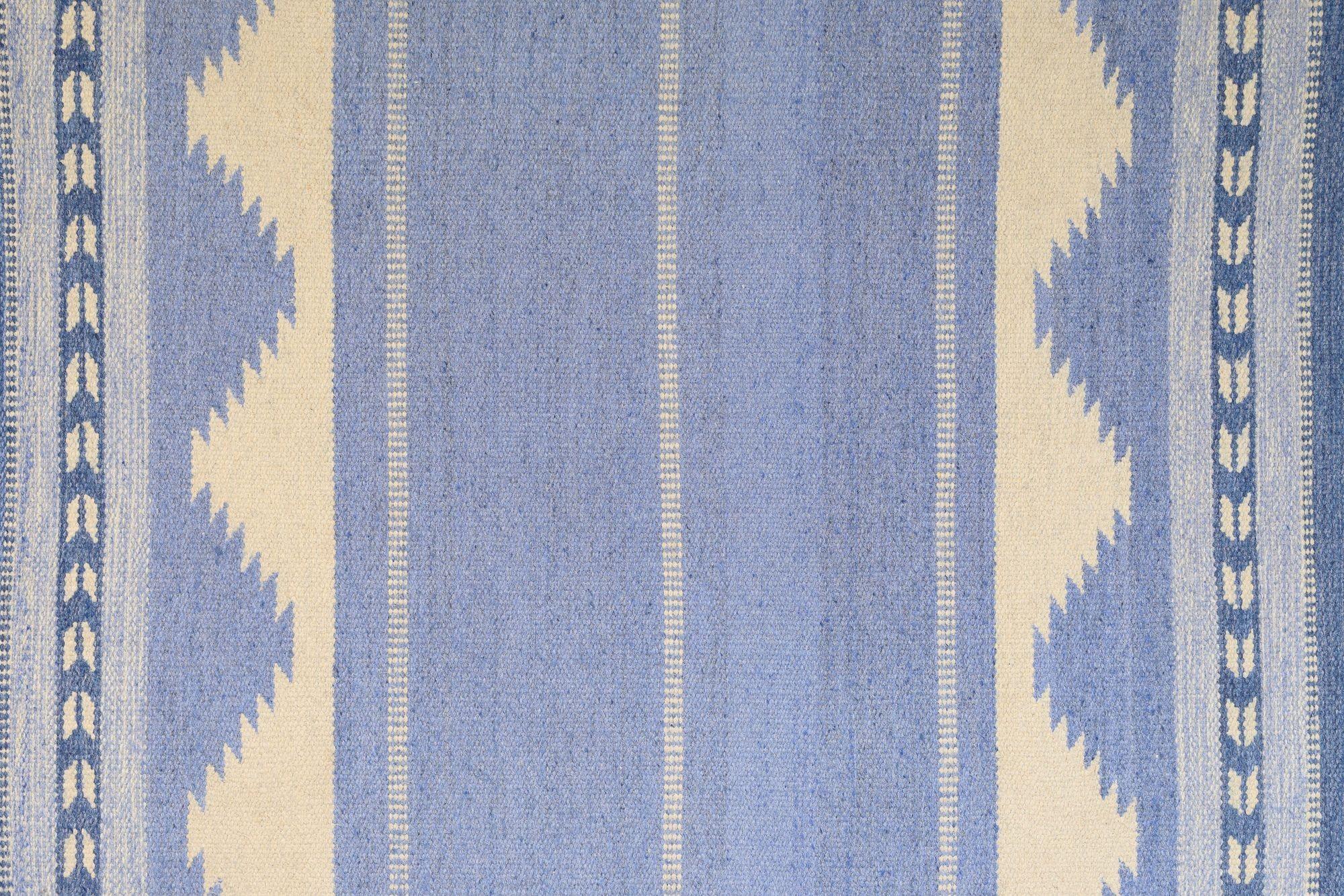 Schwedischer Kelim aus der Mitte des Jahrhunderts in dunkelblauen Tönen (Moderne der Mitte des Jahrhunderts) im Angebot