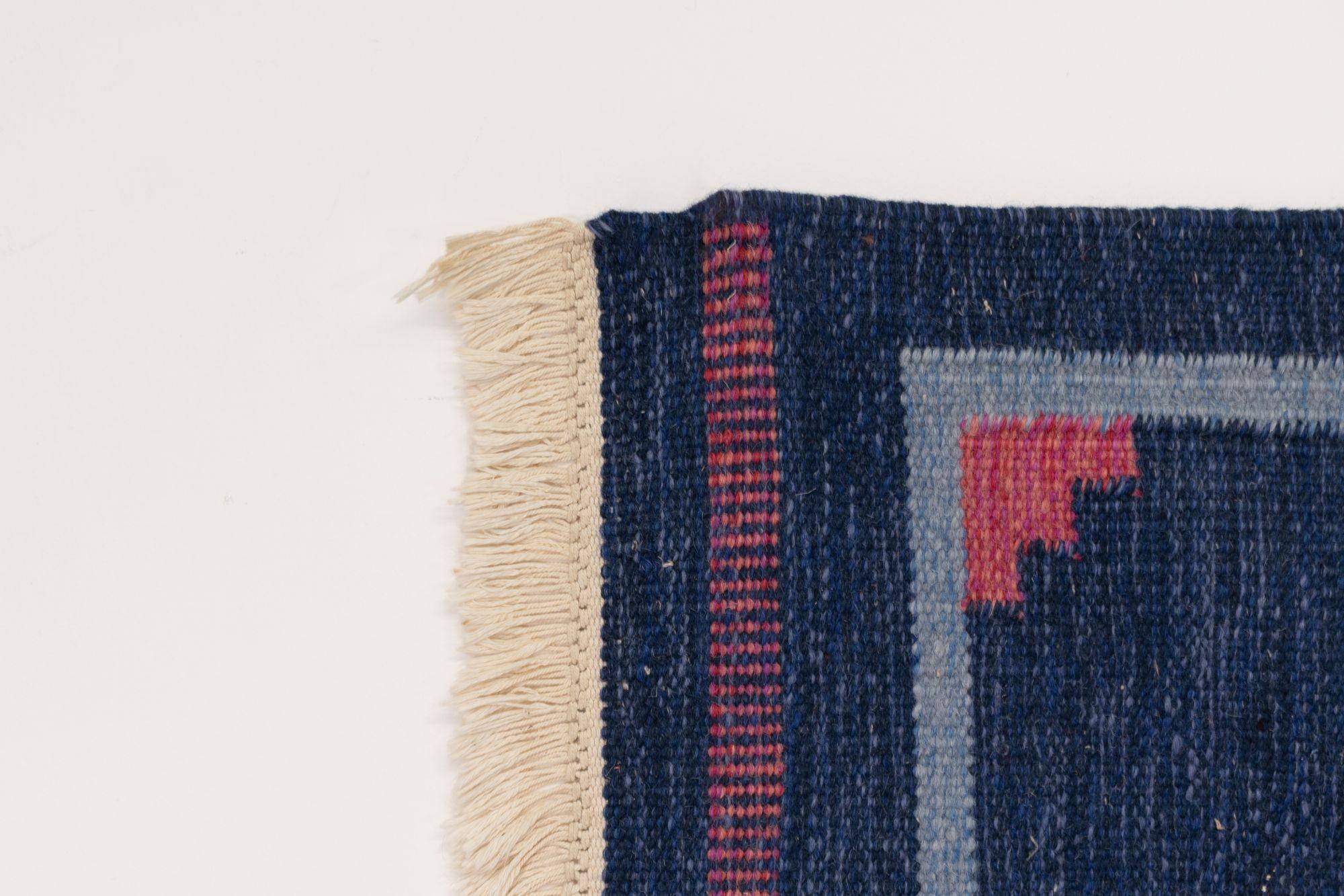 20th Century Mid-Century Swedish Kilim in Navy and Pink For Sale