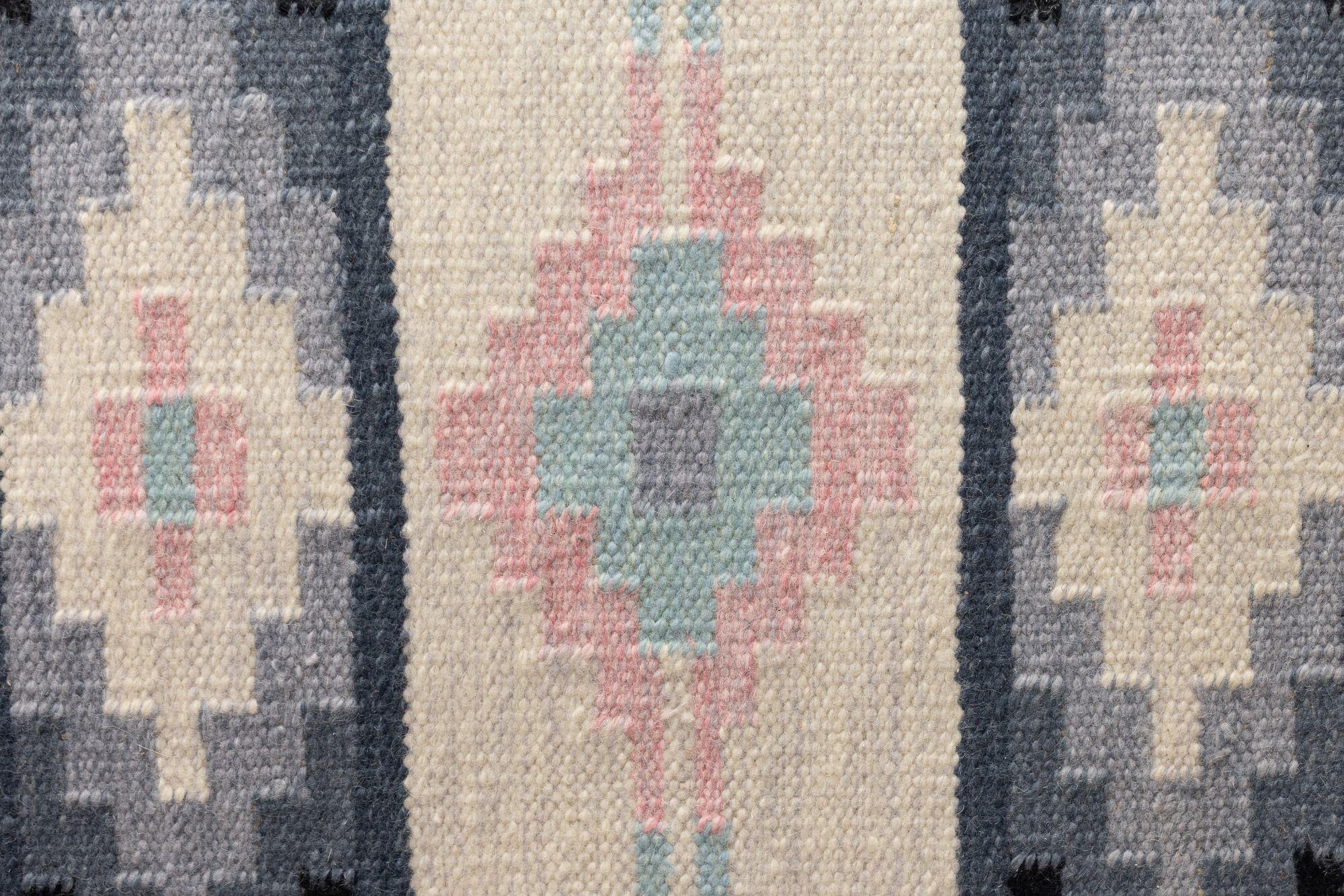 Schwedischer Kelim aus der Mitte des Jahrhunderts in Grautönen (Mitte des 20. Jahrhunderts) im Angebot