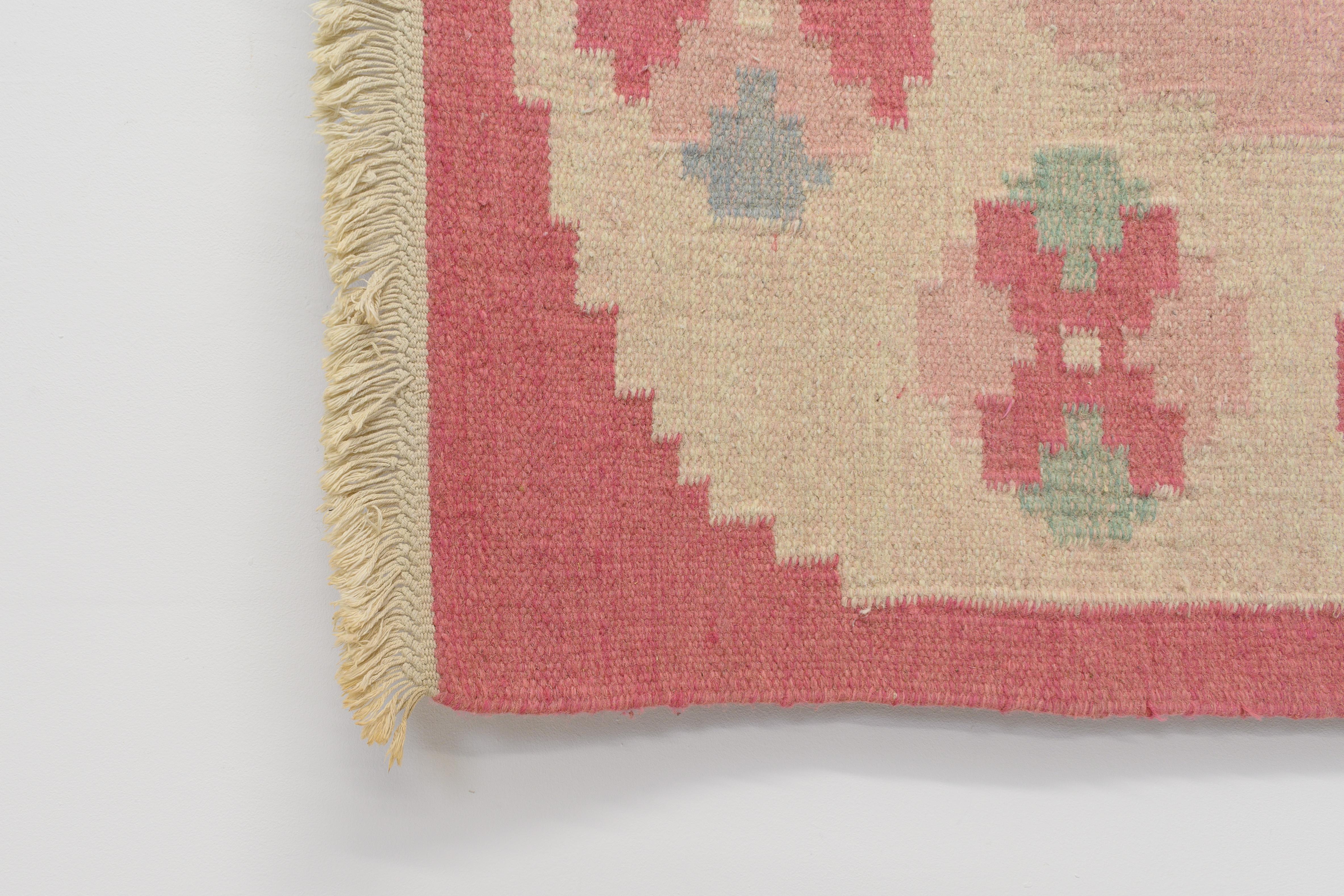 Mid-20th Century Mid-Century Swedish Kilim in Tones of Pink and Cream For Sale