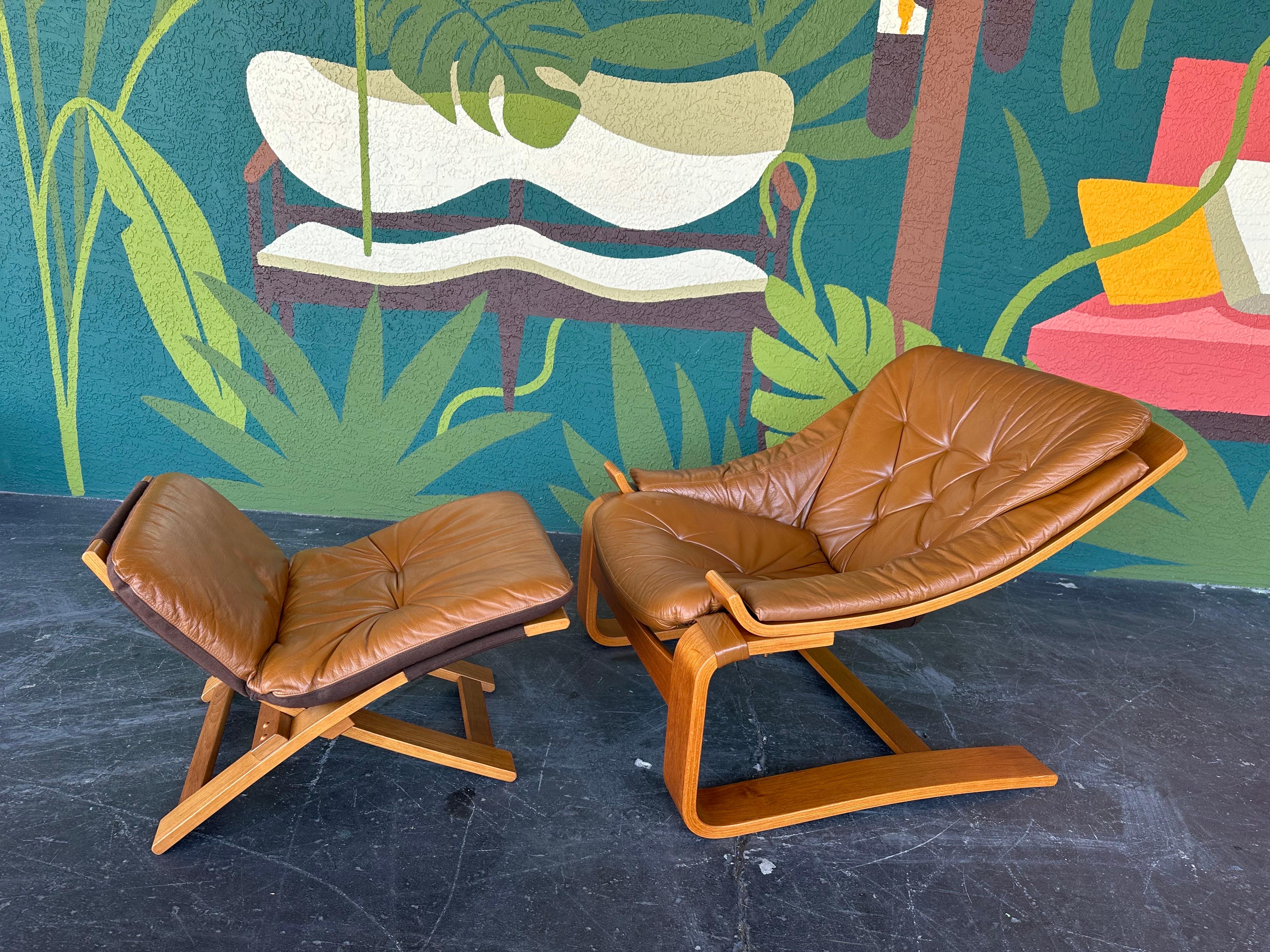 Mid Century Teak and Caramel Leather Sling Cantilevered Lounge chair with matching ottoman by Ake Fribytter for Nelo Sweden Circa 1970’s.

Cantilevered Teak bentwood frame with brown canvas sling supports a caramel colored leather cushion. Set comes
