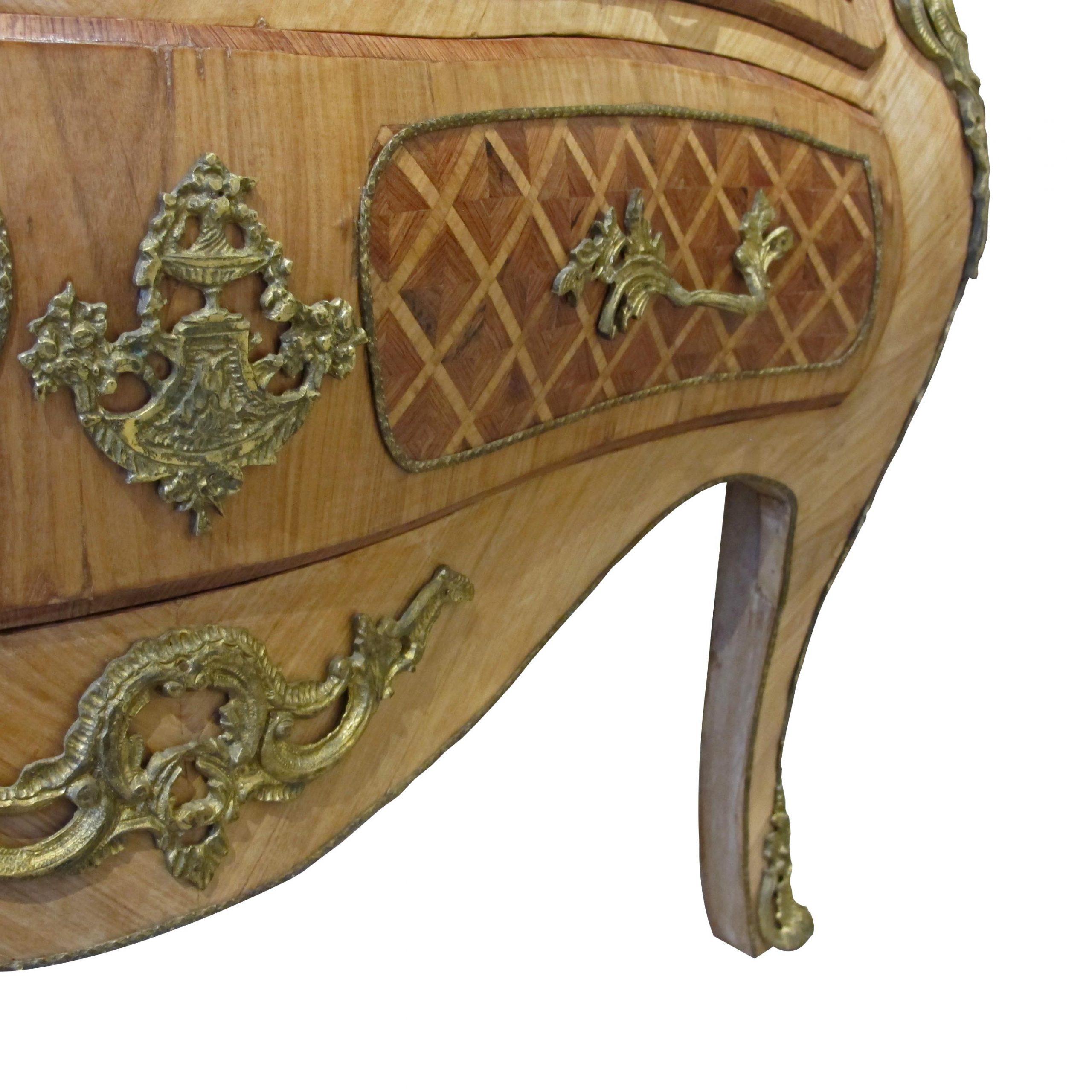 Schwedische große dekorative Kommode im Louis-XV-Stil aus der Mitte des Jahrhunderts mit Marmor (Moderne der Mitte des Jahrhunderts) im Angebot