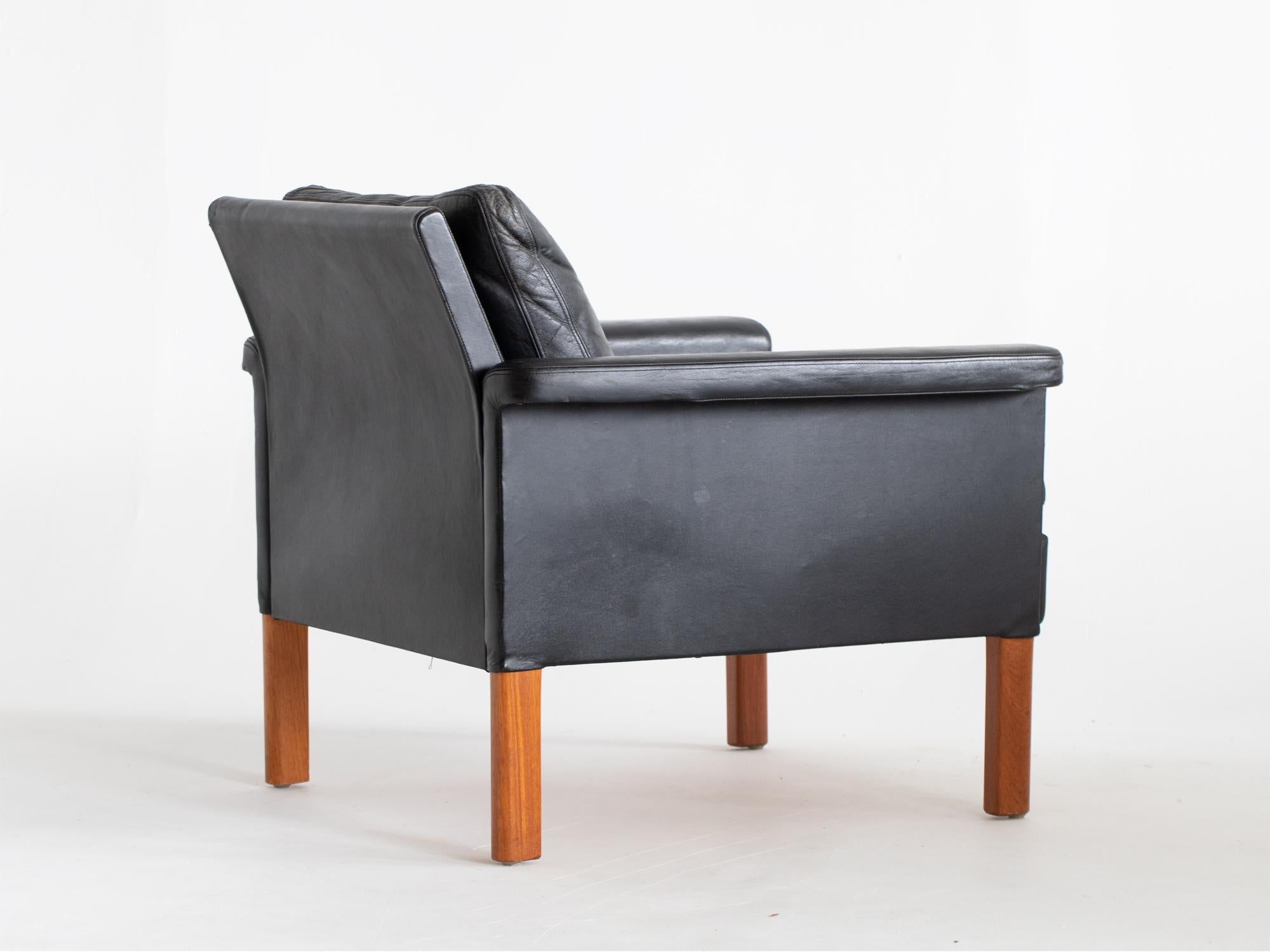 Mid-Century Swedish Leather Armchair by Mio In Good Condition For Sale In Wembley, GB