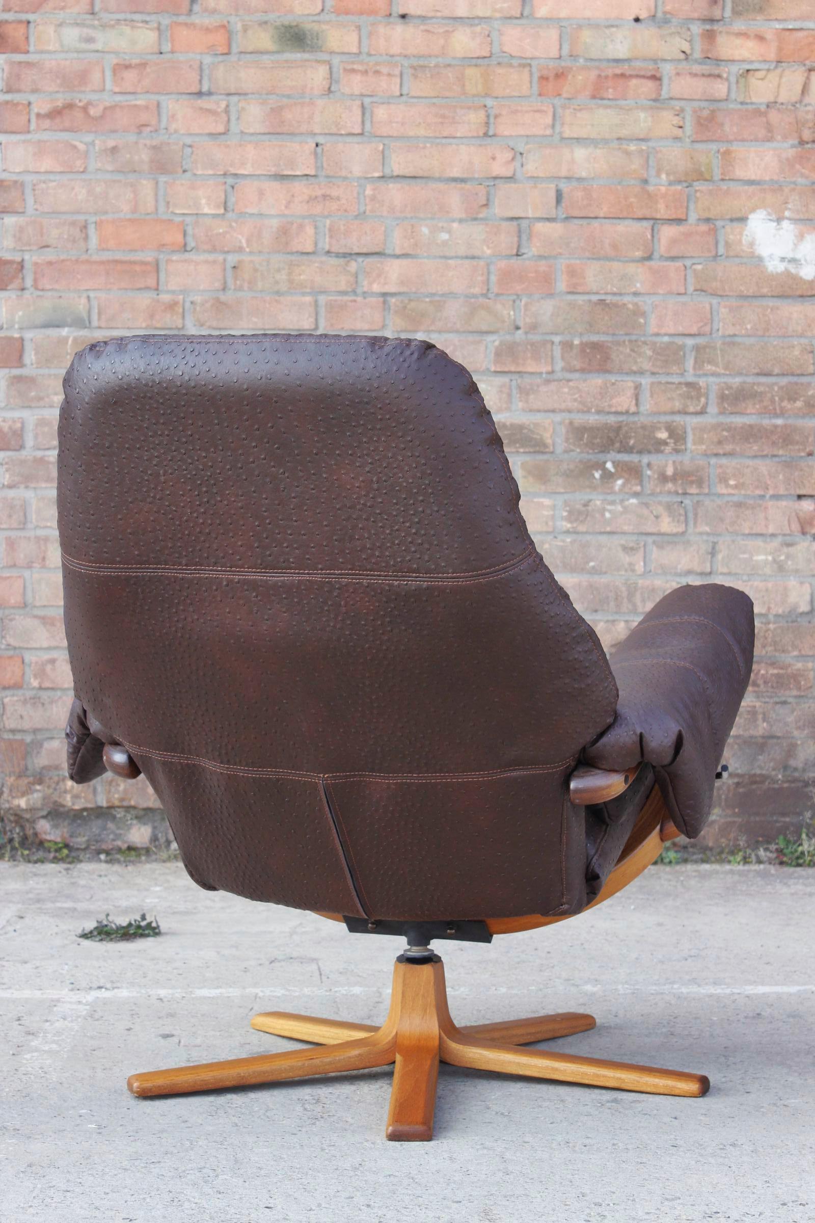 Mid-century swedish lounge swivel chair with Ottoman by Göte Möbler, 1960s For Sale 9