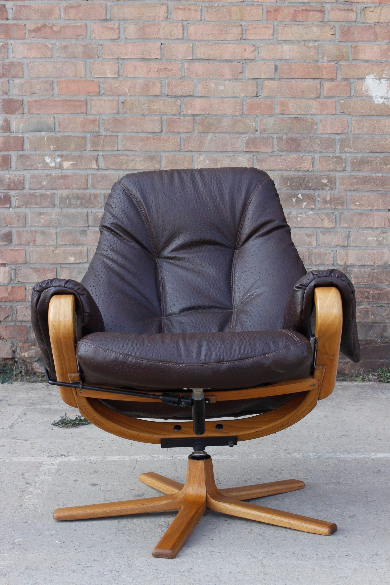 Swedish Mid-century swedish lounge swivel chair with Ottoman by Göte Möbler, 1960s For Sale