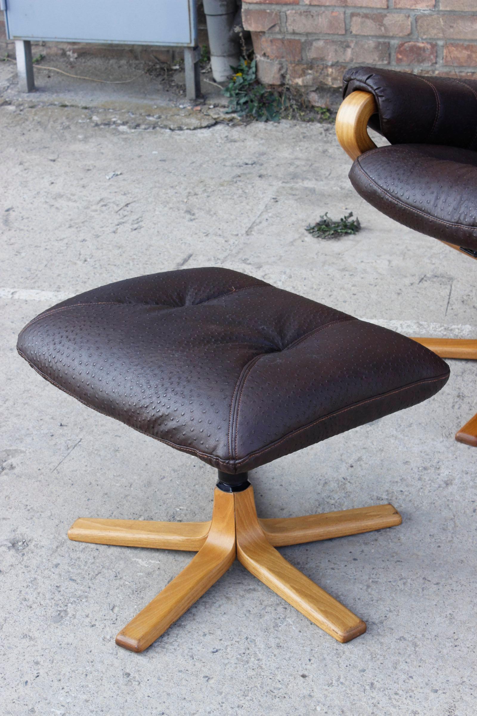 Mid-century swedish lounge swivel chair with Ottoman by Göte Möbler, 1960s In Good Condition For Sale In STRASBOURG, FR
