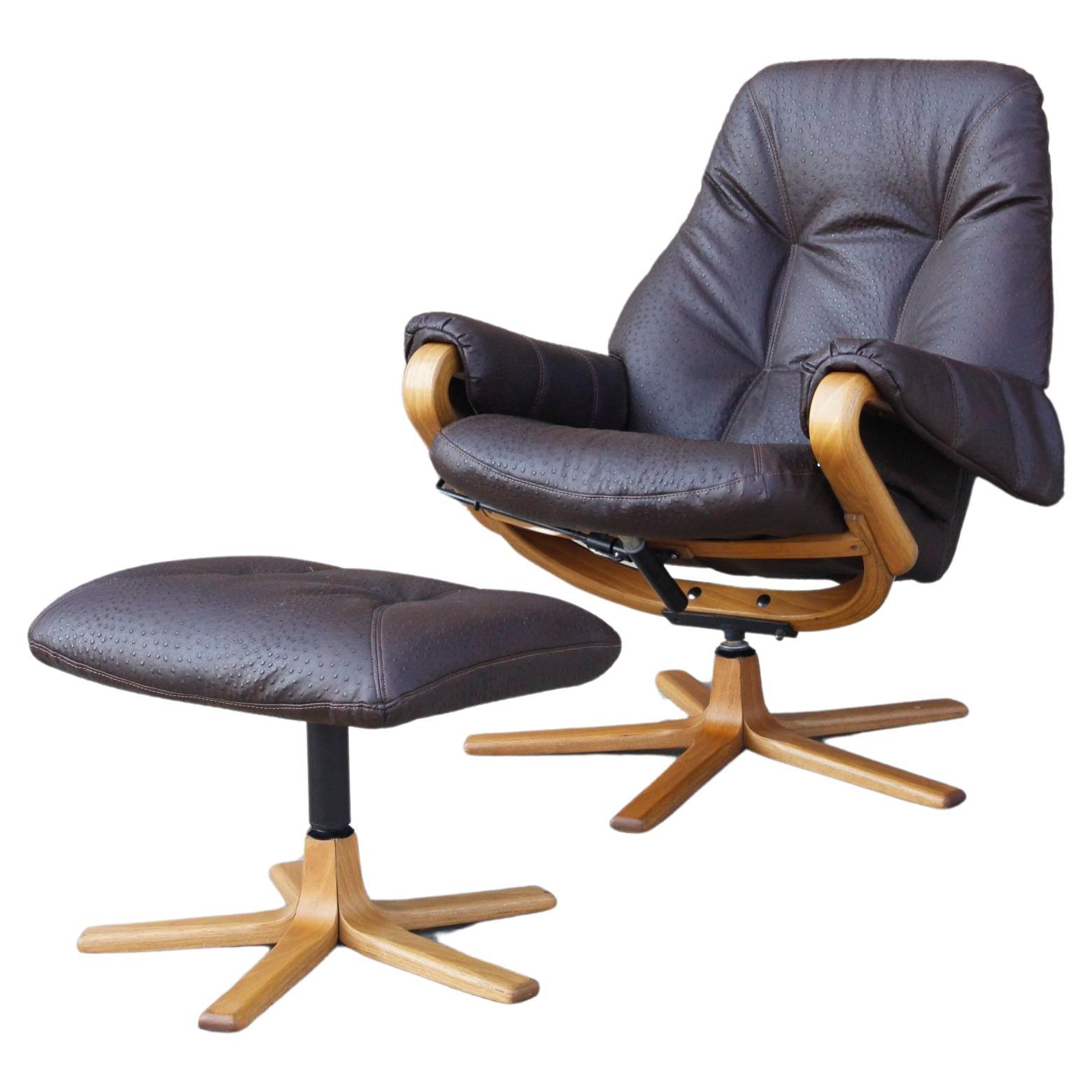 Fauteuil pivotant suédois du milieu du siècle avec ottoman par Göte Möbler, 1960s