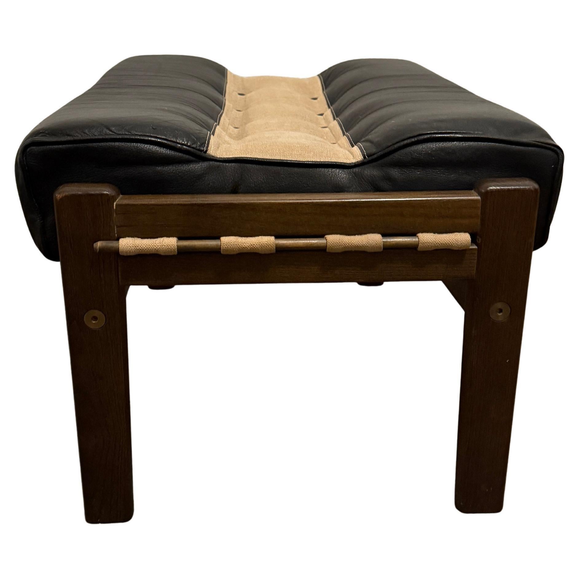 Travail du bois Banc tabouret en toile de cuir noir de style suédois du milieu du siècle dernier en vente