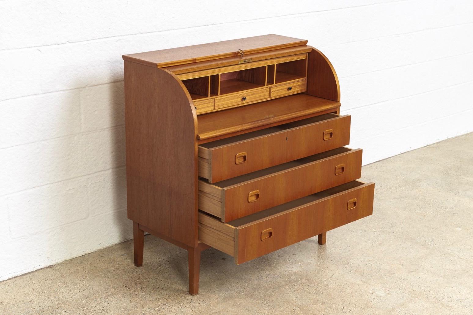 Midcentury Swedish Modern Egon Ostergaard Teak Wood Rolltop Secretary Desk In Good Condition For Sale In Detroit, MI