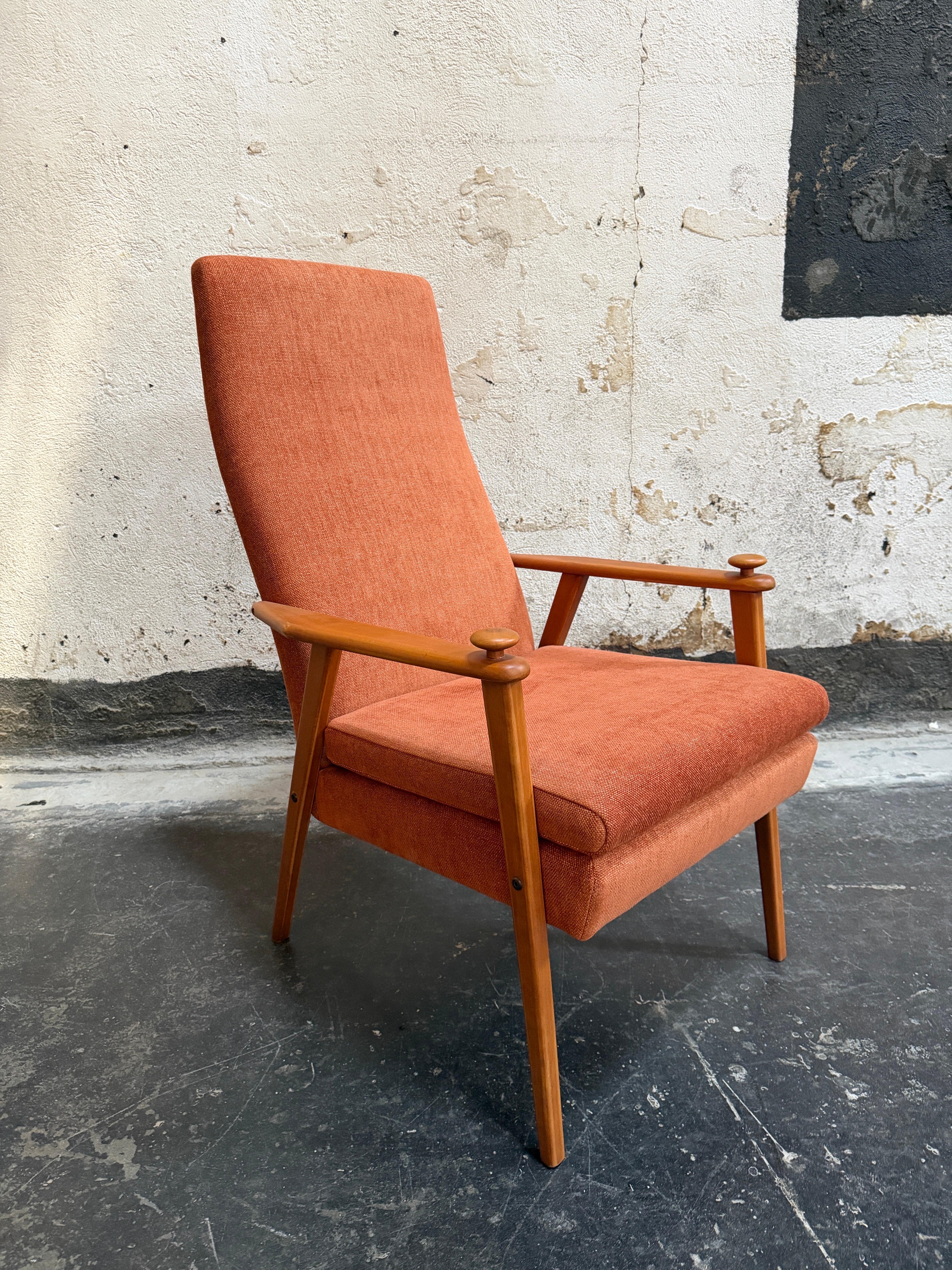 Mid-Century moderno Sedia da salotto moderna svedese di metà secolo di Broderna Johansons - completamente restaurata in vendita