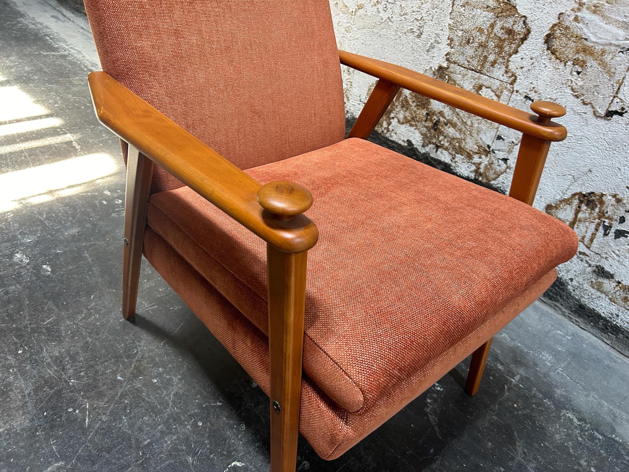 Sedia da salotto moderna svedese di metà secolo di Broderna Johansons - completamente restaurata In condizioni buone in vendita a Atlanta, GA