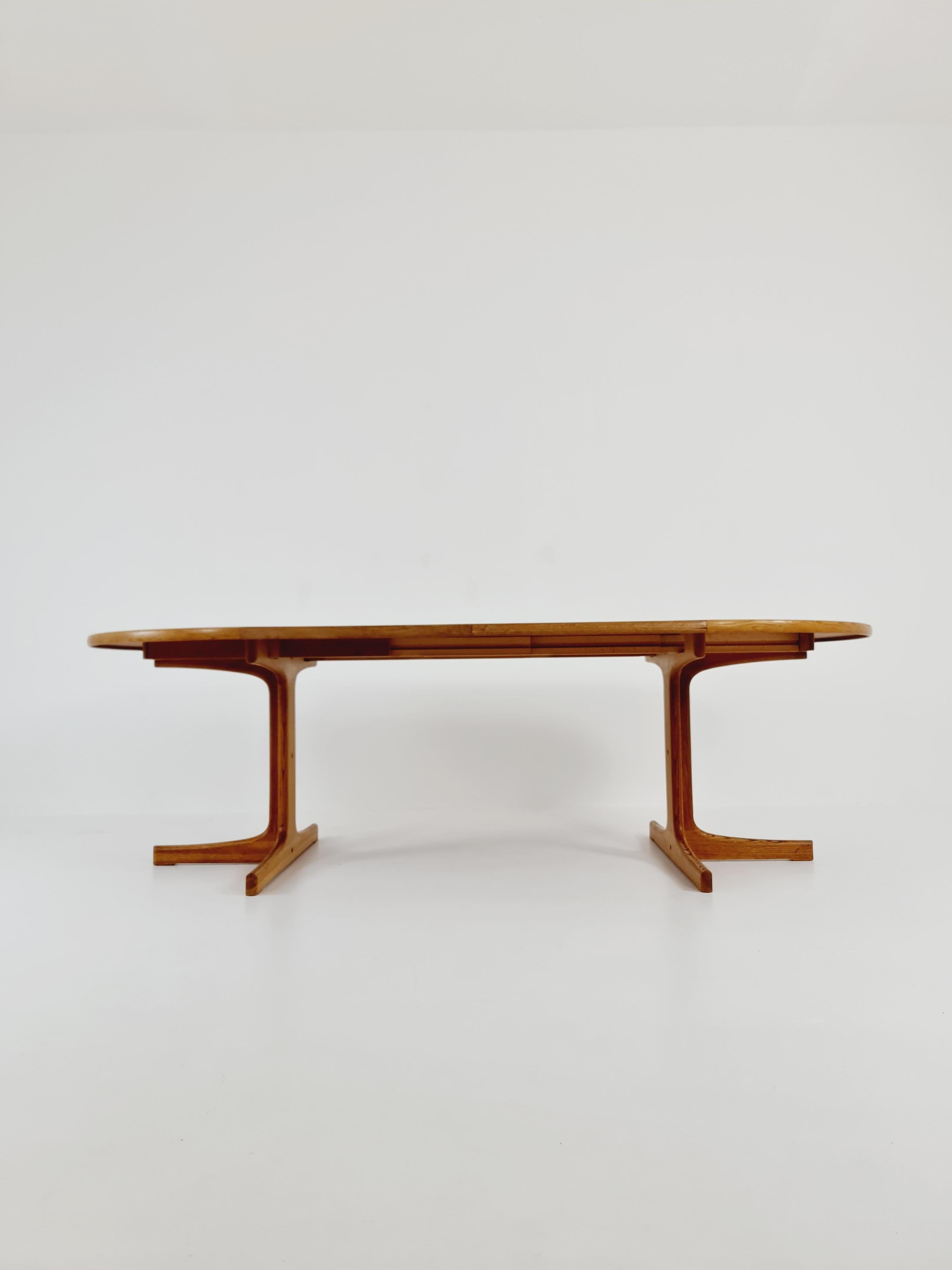 Table de salle à manger en chêne moderne suédois du milieu du siècle par Karl Erik Ekselius, 1960s en vente 6