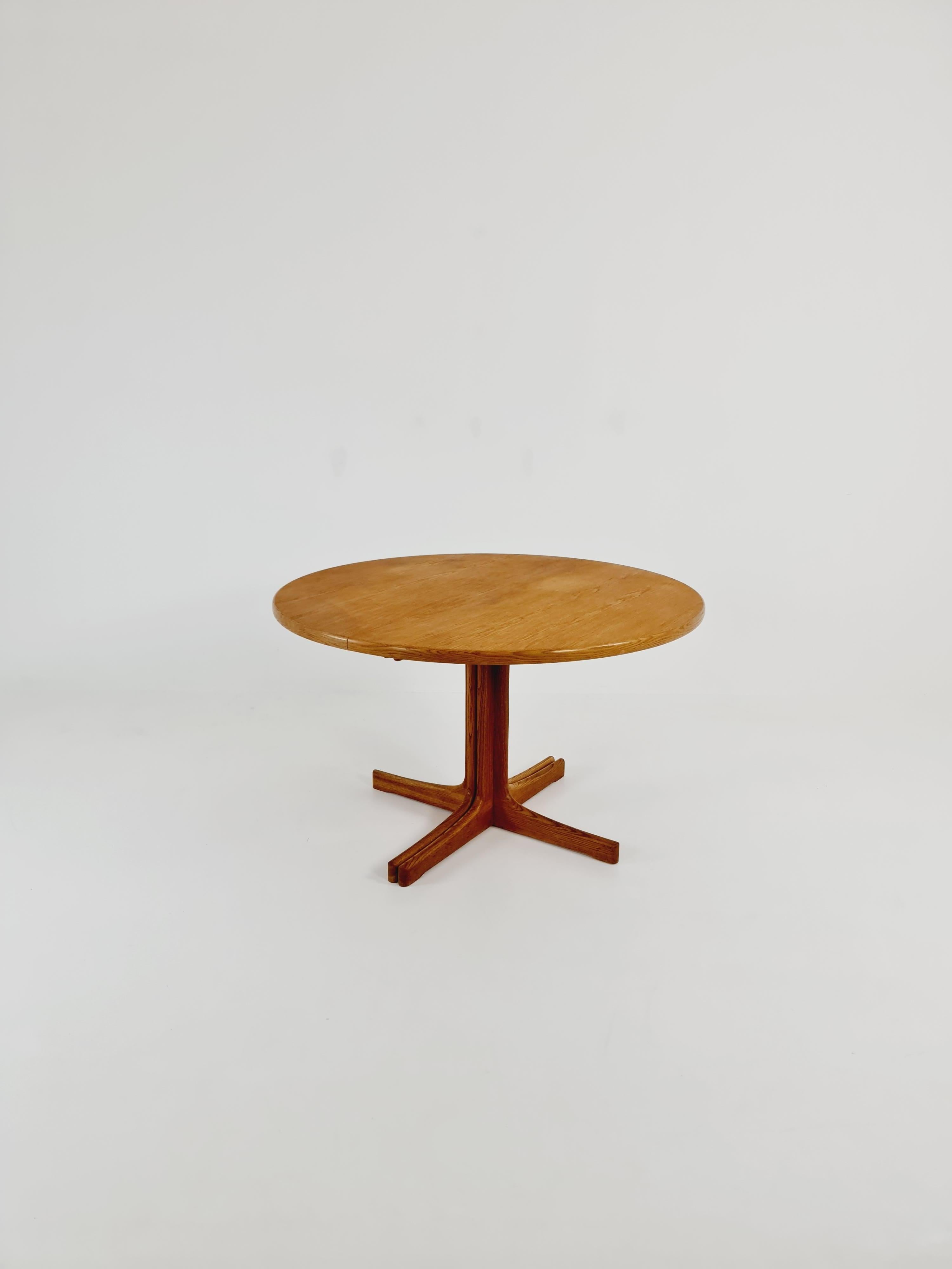 Mid century Swedish Modern Oak dining table by Karl Erik Ekselius, 1960s In Good Condition For Sale In Gaggenau, DE