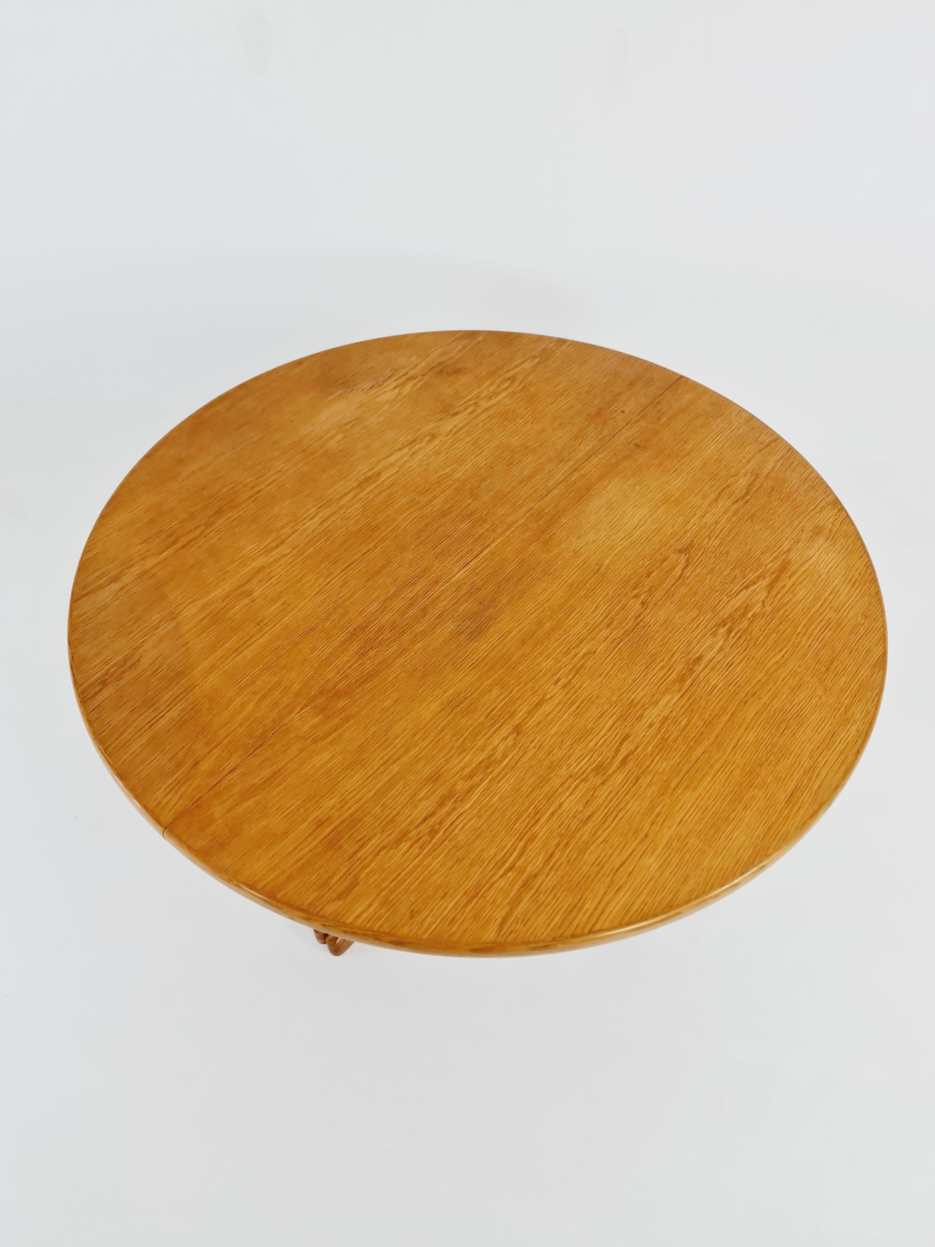 Table de salle à manger en chêne moderne suédois du milieu du siècle par Karl Erik Ekselius, 1960s en vente 1