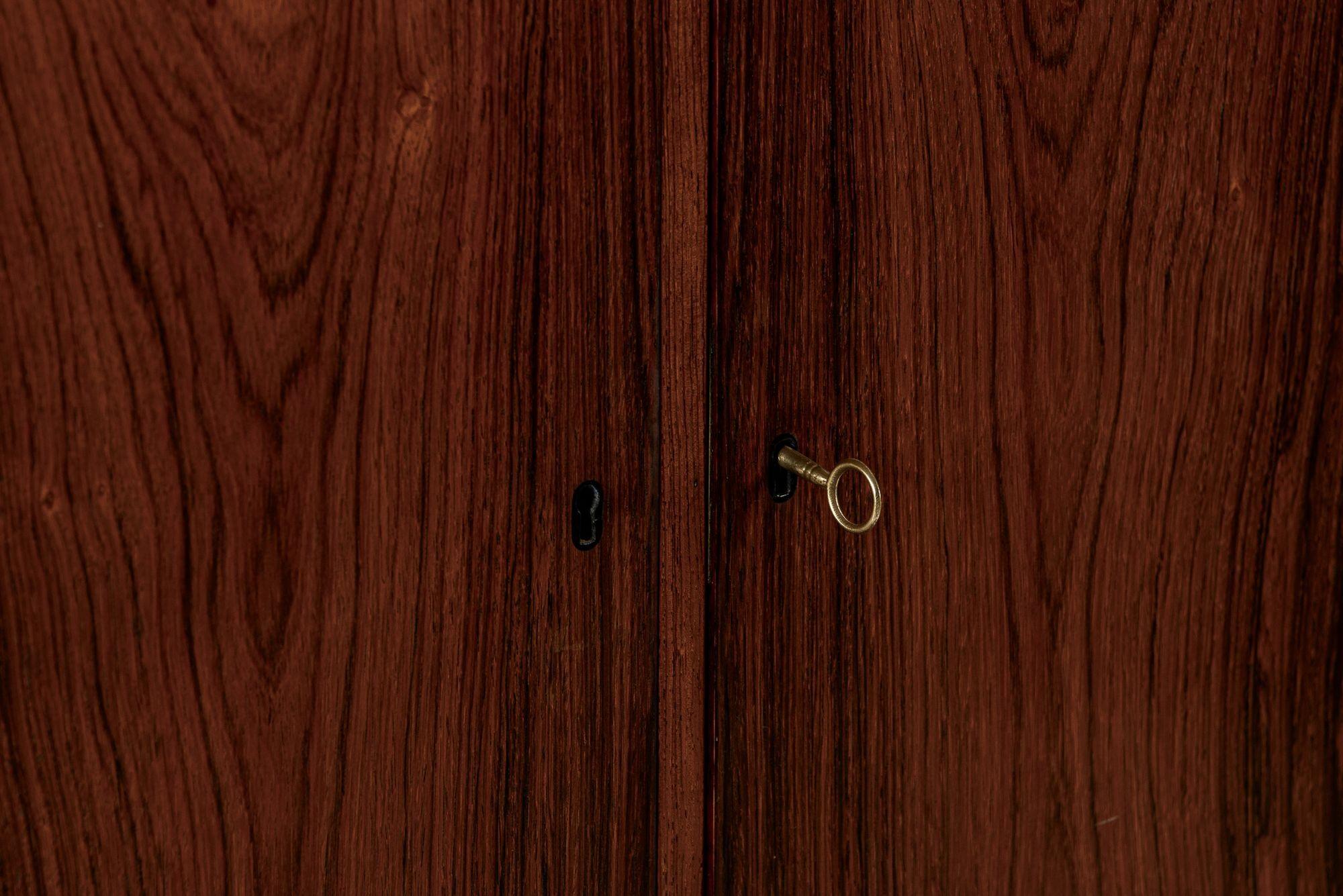 Armadio alto in palissandro del Mid Century Swedish Modern in vendita 3