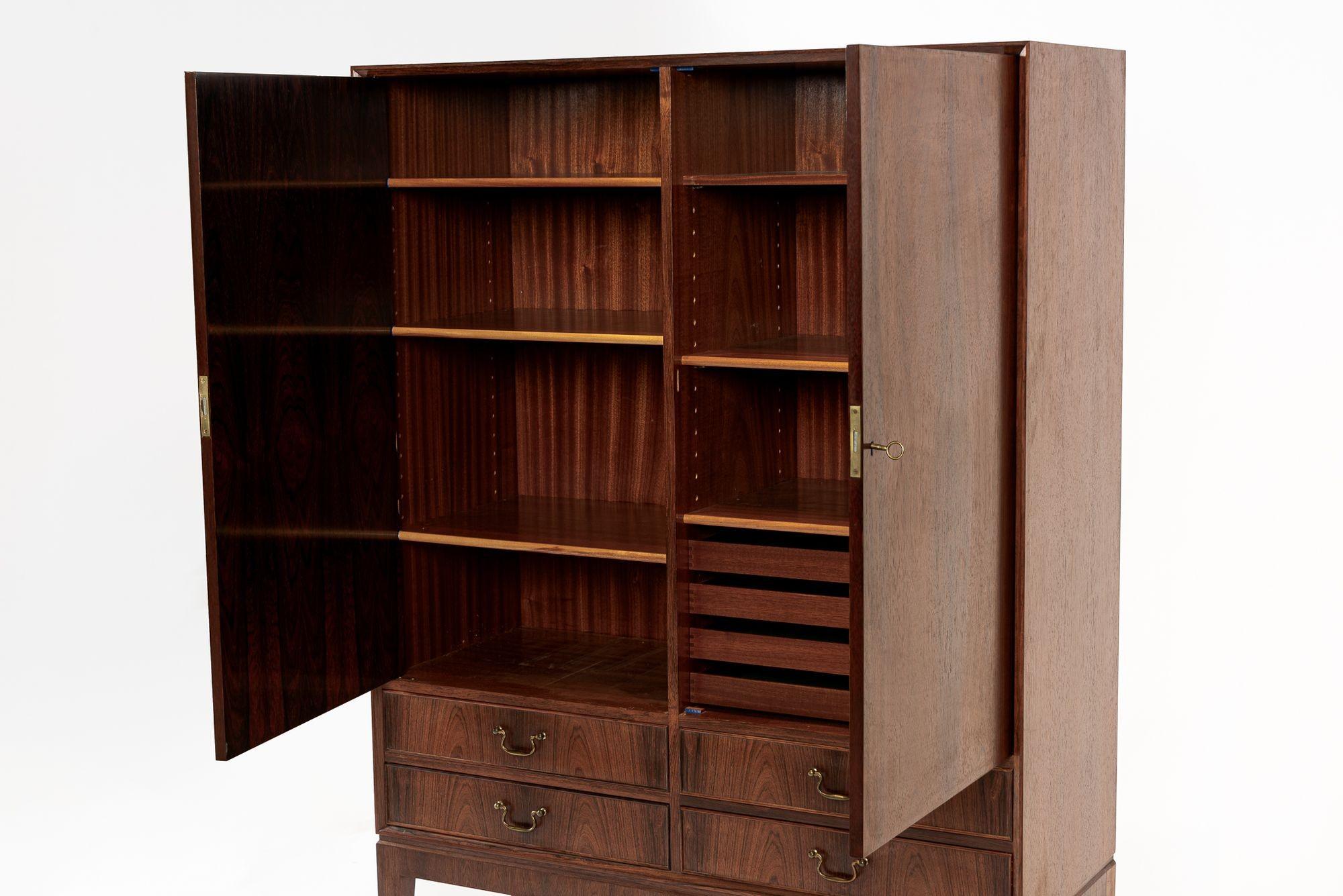 Danese Armadio alto in palissandro del Mid Century Swedish Modern in vendita