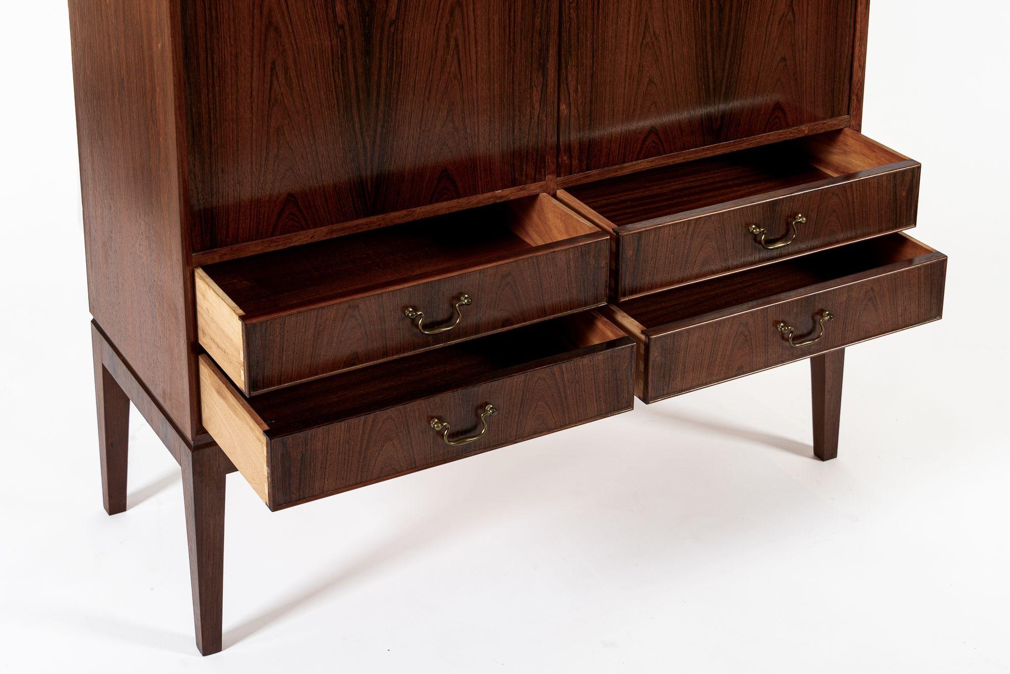 Armadio alto in palissandro del Mid Century Swedish Modern in vendita 1