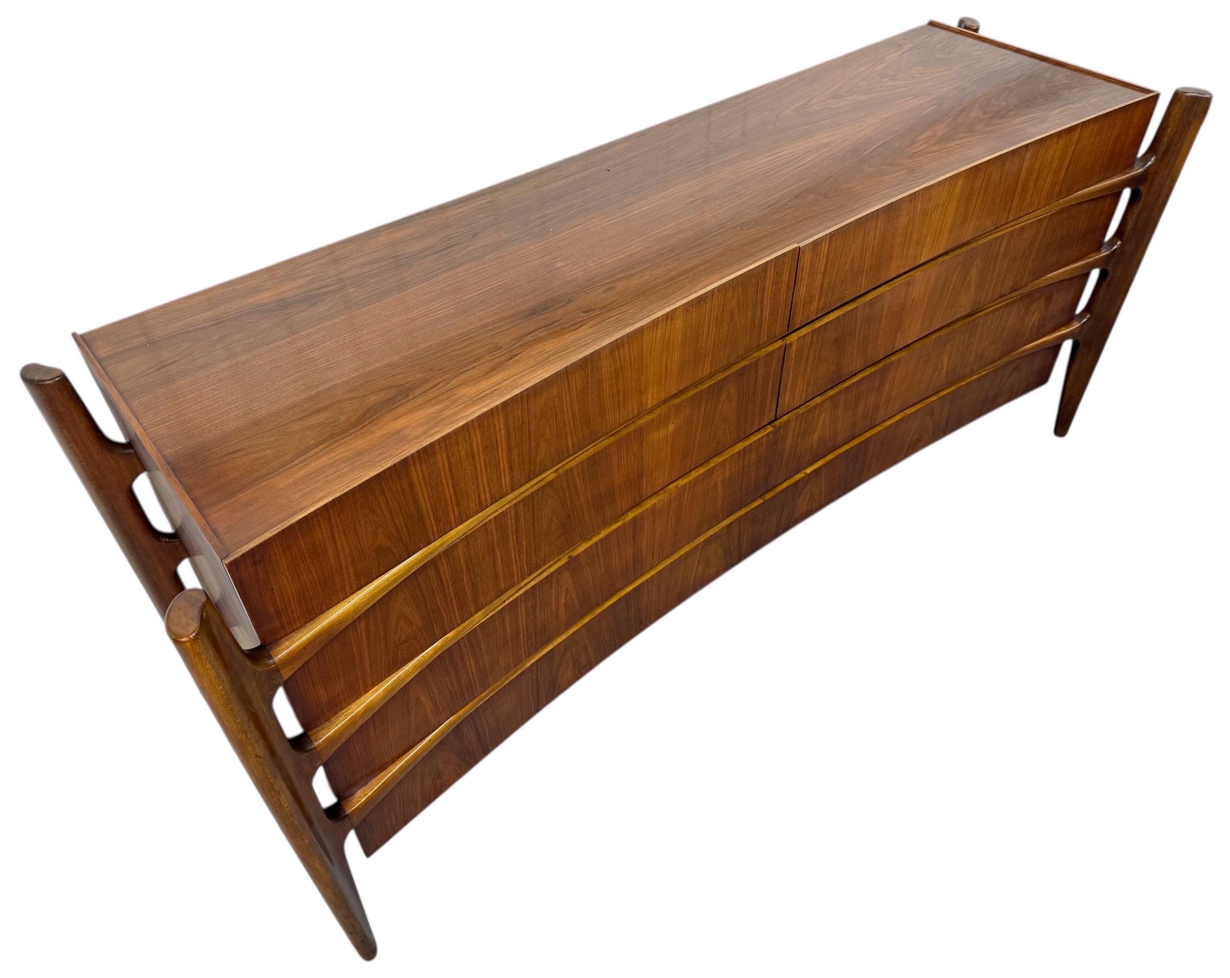 This listing is for a Mid-Century Swedish Modern William Hinn Sculptural Walnut Dresser. Featuring a straight line sculptural floating design, eight dovetailed drawers for storage, and a beautiful walnut finish. This is an exceptional combination of