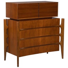 Schwedische moderne William Hinn-Hohe Kommode aus Nussbaumholz, Mid-Century Modern