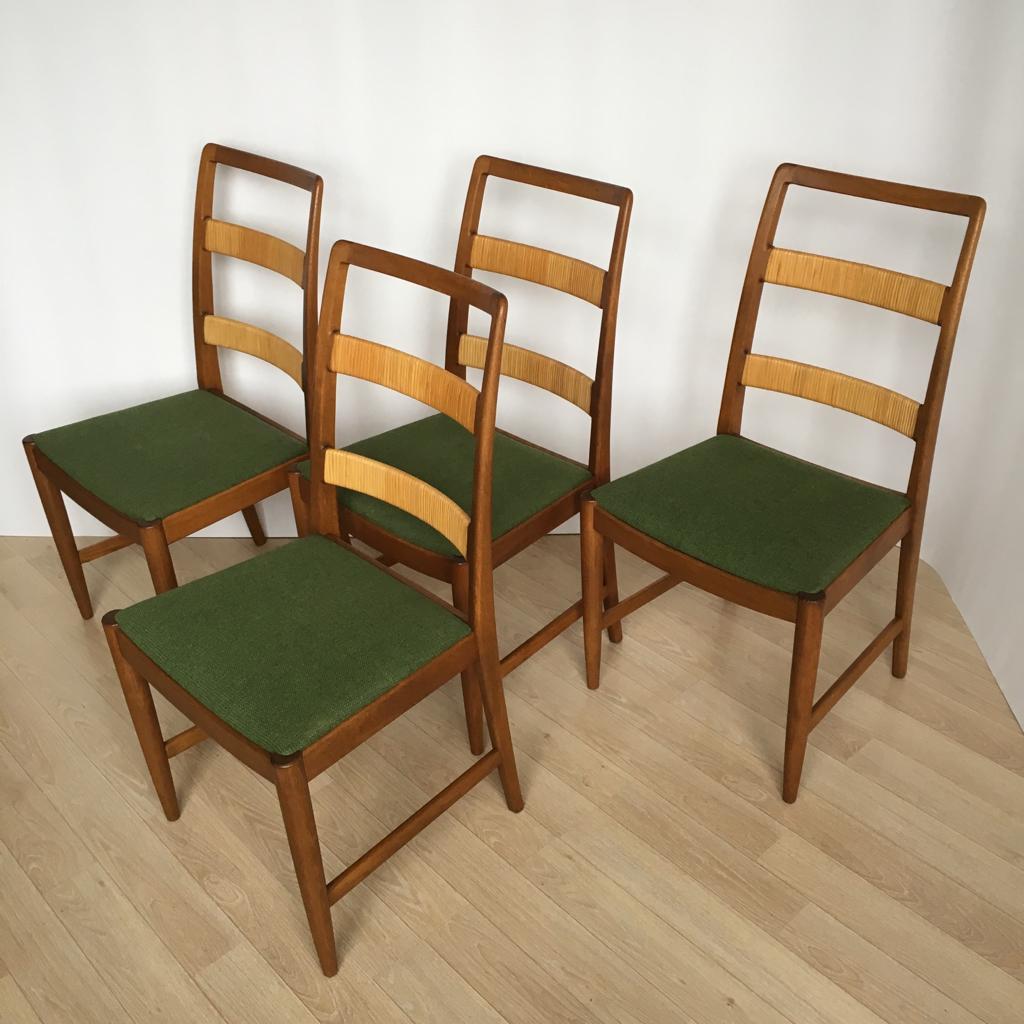 Vintage chairs with straw back details in Scandinavian Modern style, green wool fabric upholstery.

Never restored, very good vintage condition. Just cleaned and oiled.

Measures: H 92 cm, H (seat) 44 cm, W 48 cm, D 44 cm.