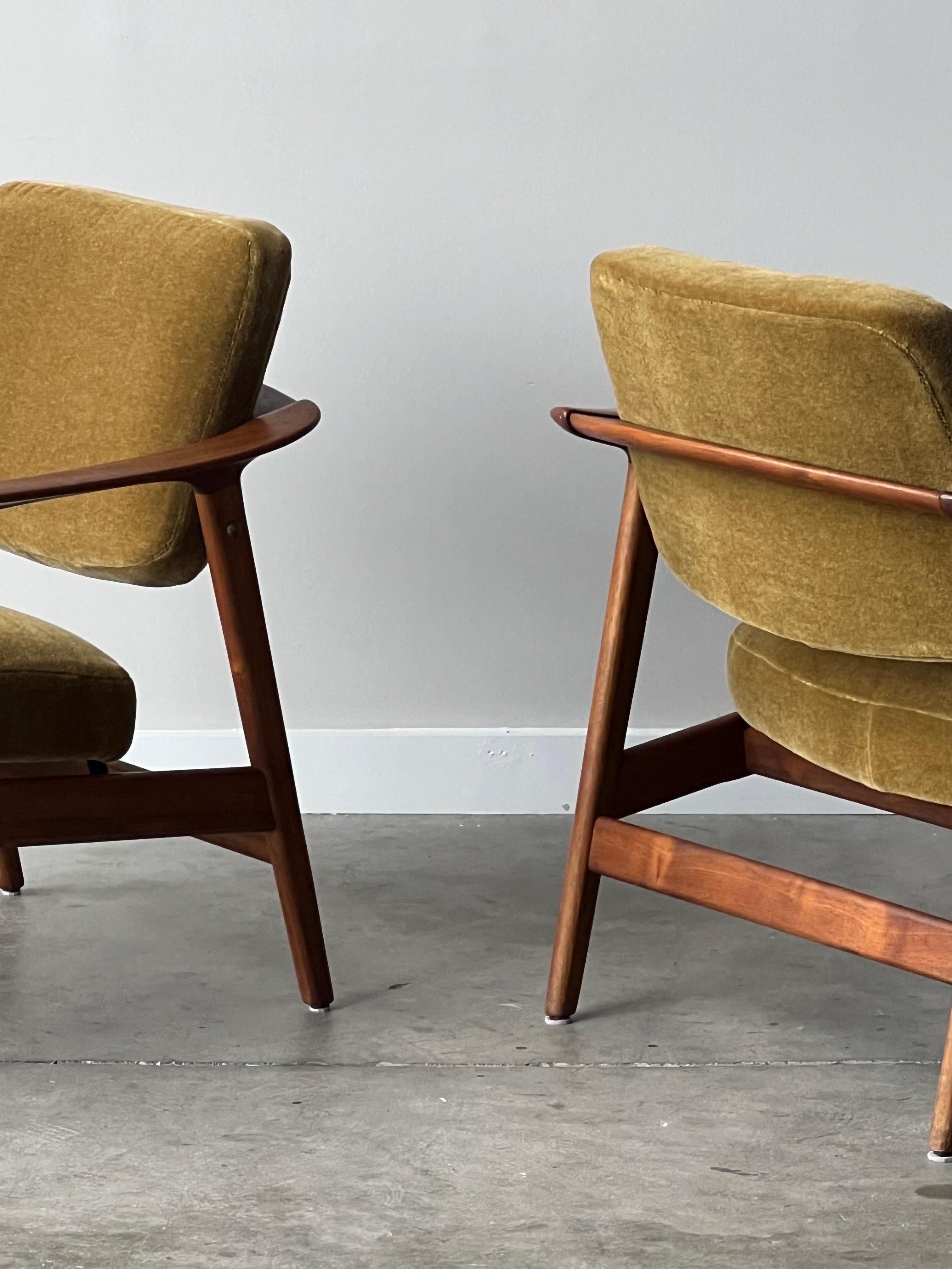 Mid-Century Swedish Pair of Lounges by Folke Ohlsson for Dux 4