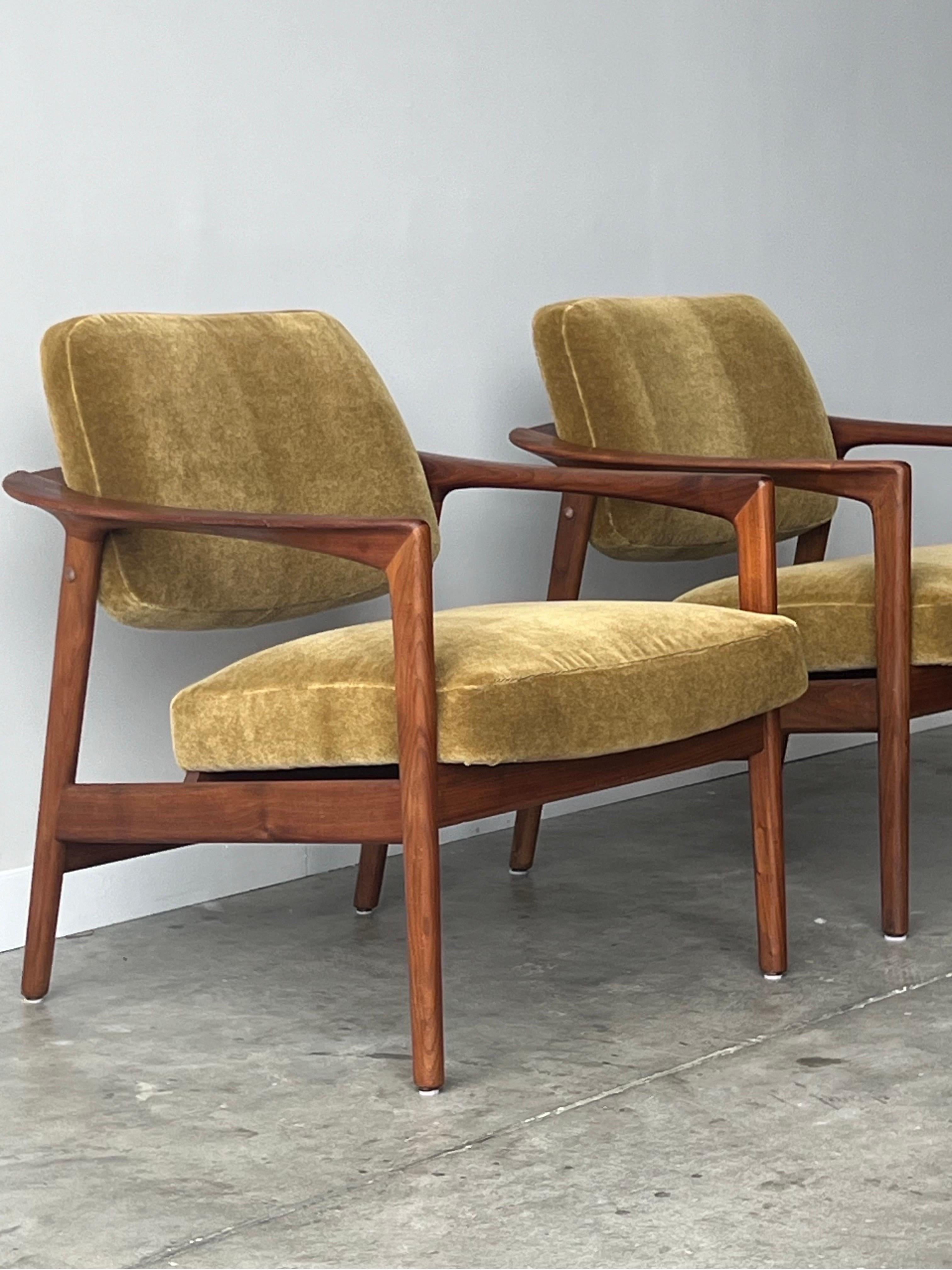 Mid-Century Swedish Pair of Lounges by Folke Ohlsson for Dux For Sale 2