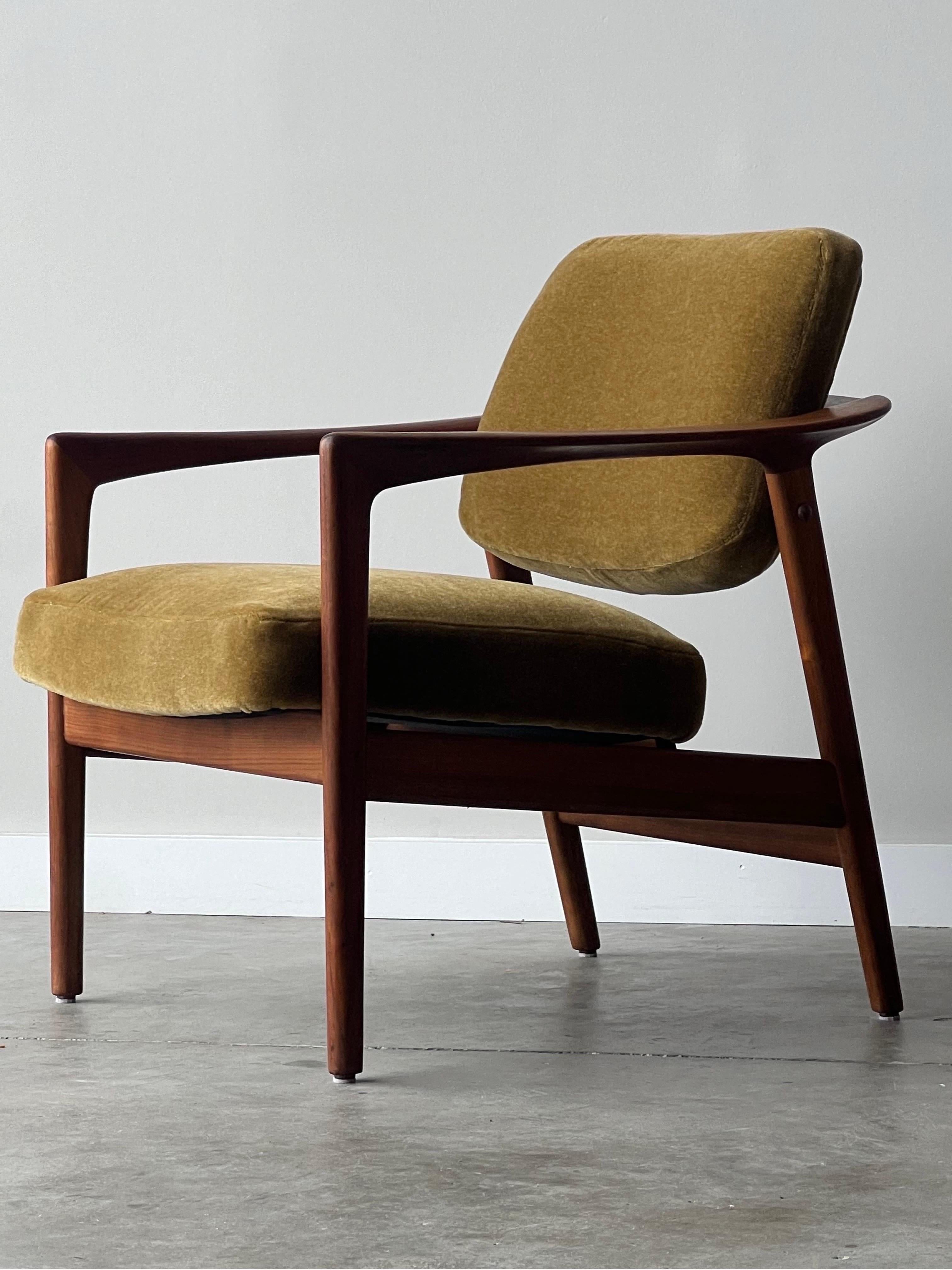 Mid-Century Swedish Pair of Lounges by Folke Ohlsson for Dux 3