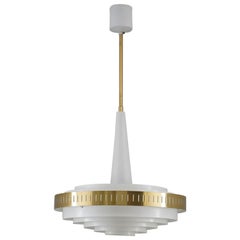 Lampe à suspension suédoise du milieu du siècle dernier en laiton et métal