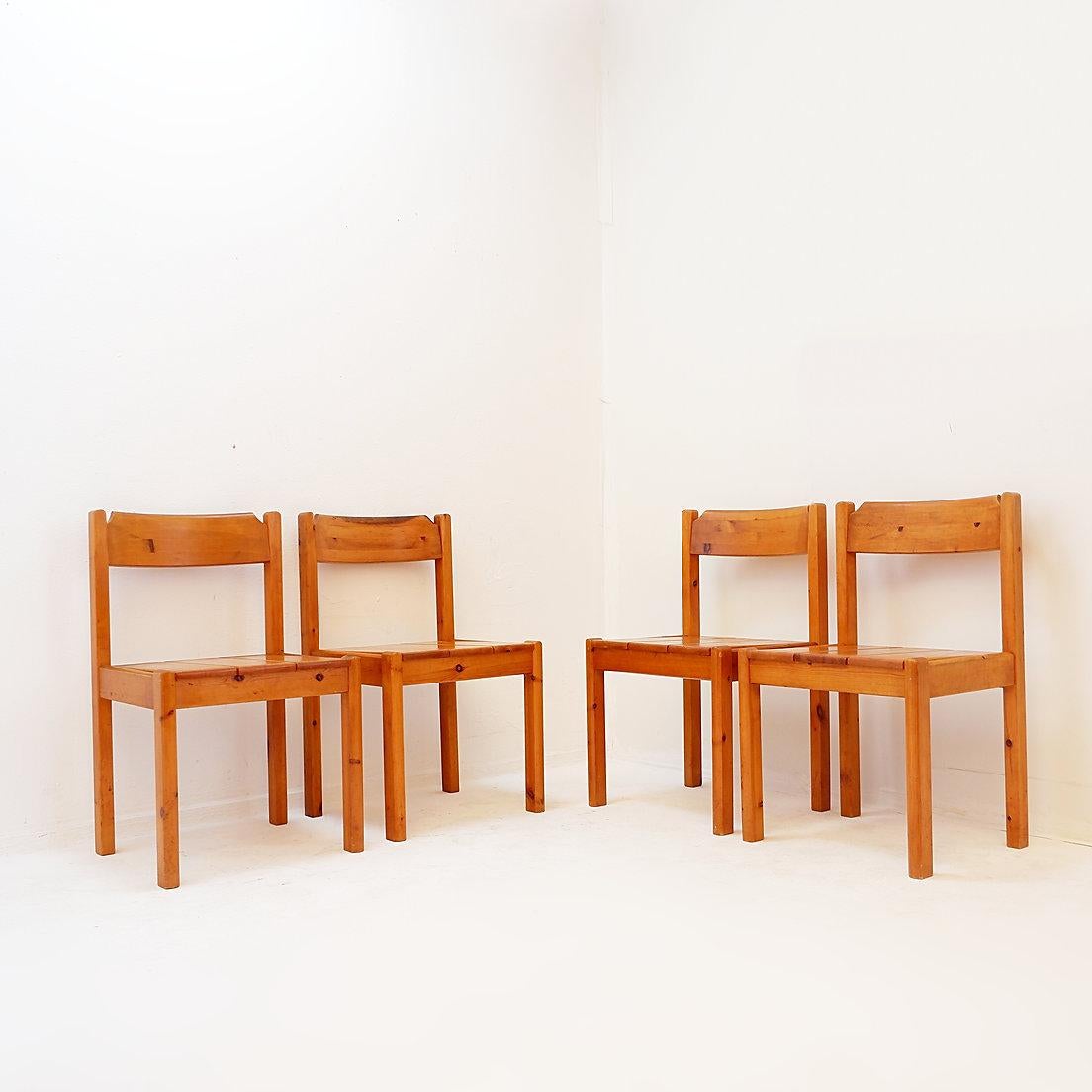 Mid-century Swedish Pine Wood dining set - 1970s
Scandinavian Mid-Century Furniture
Furunickarn AB chairs : 
47x42cm H:77,5 SH:44,5cm 
Round table : Ø 99cm H:74cm 
5-piece set