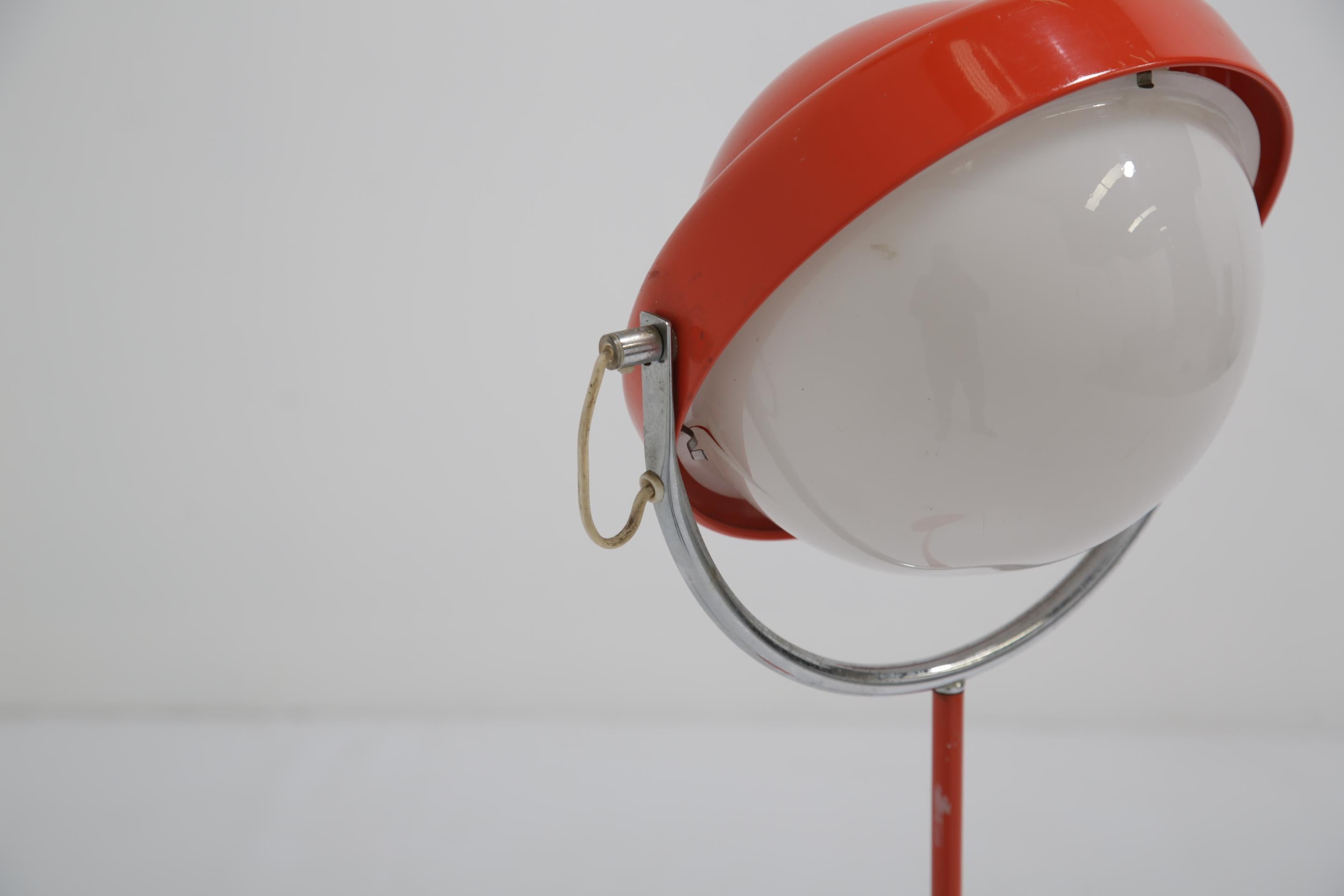 Peint Lampadaire rouge de l'ère spatiale suédoise du milieu du siècle par Uno Dahlén pour Aneta, années 1960. en vente