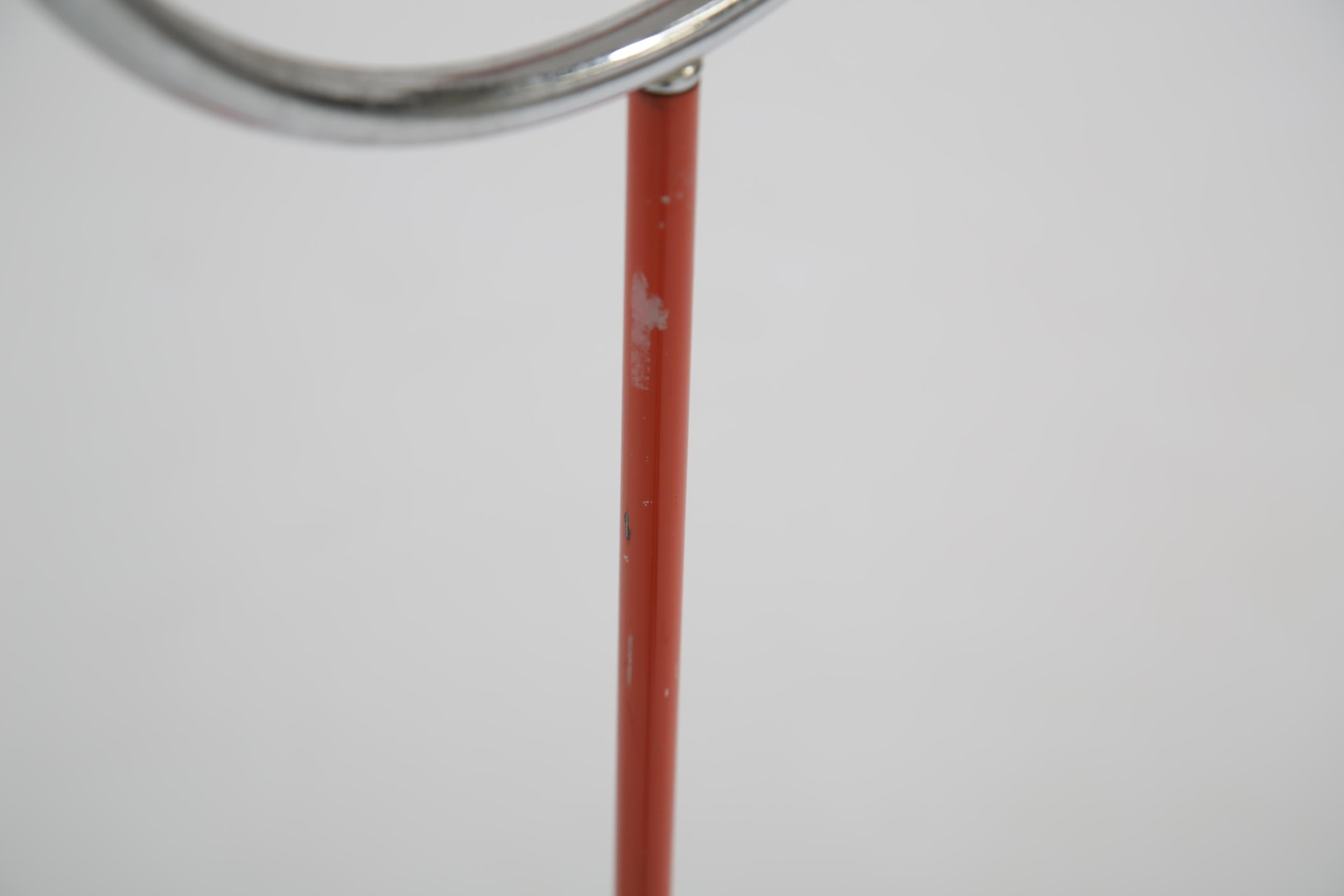 20ième siècle Lampadaire rouge de l'ère spatiale suédoise du milieu du siècle par Uno Dahlén pour Aneta, années 1960. en vente