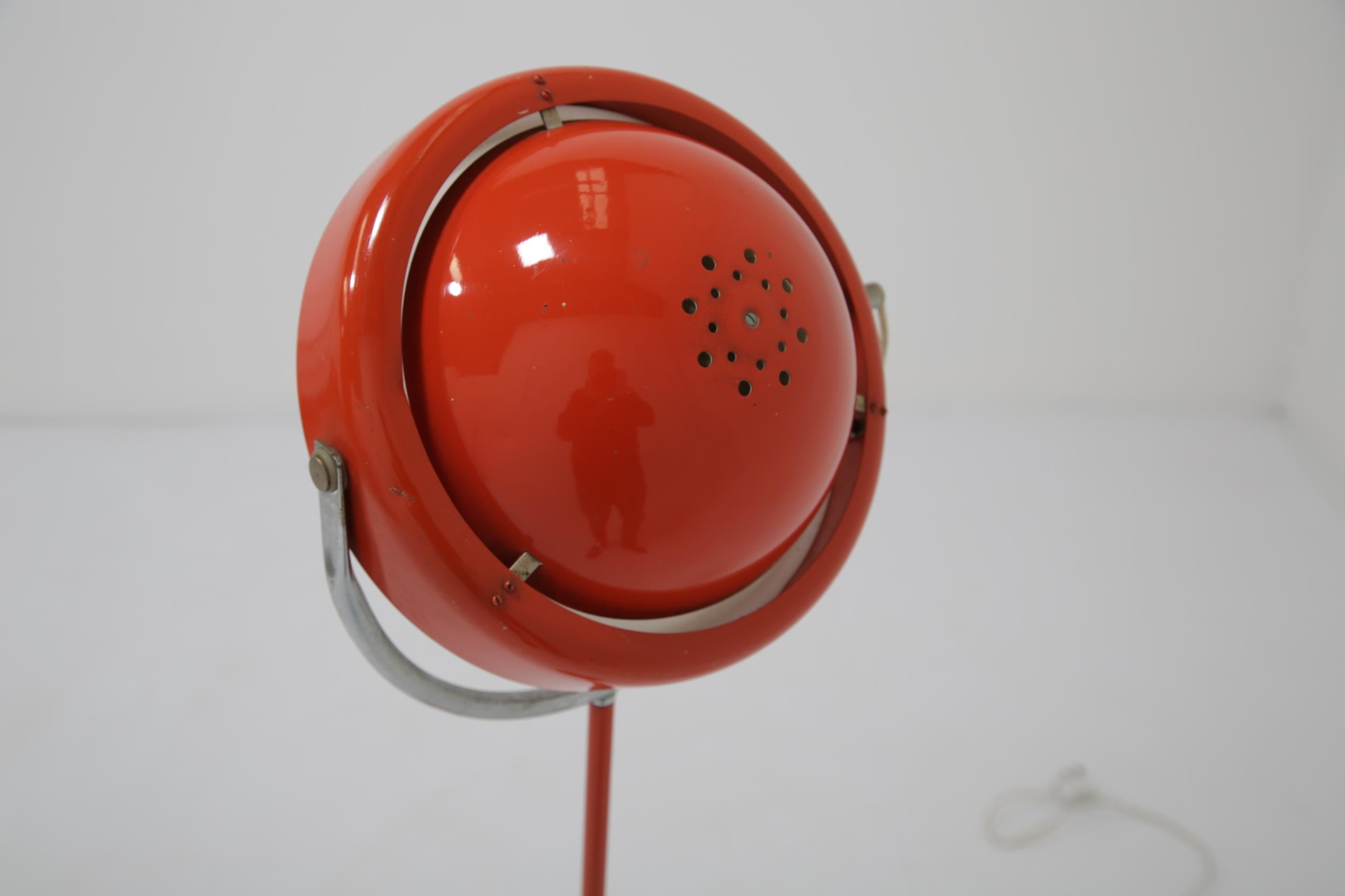 Lampadaire rouge de l'ère spatiale suédoise du milieu du siècle par Uno Dahlén pour Aneta, années 1960. en vente 1