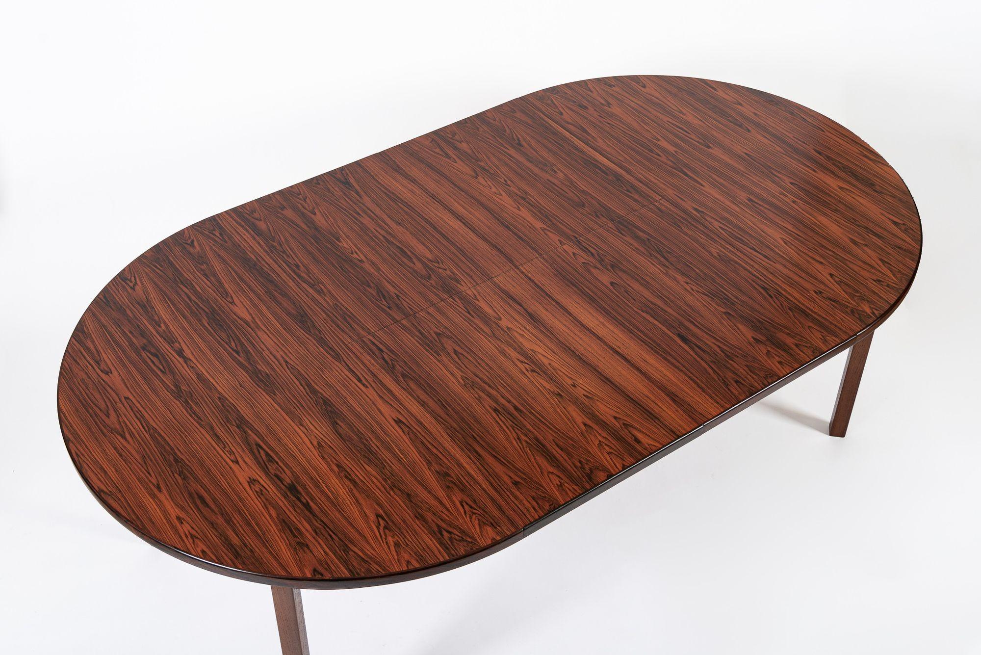 Mid Century Swedish Rosewood Extendable Round Dining Table in vendita 1