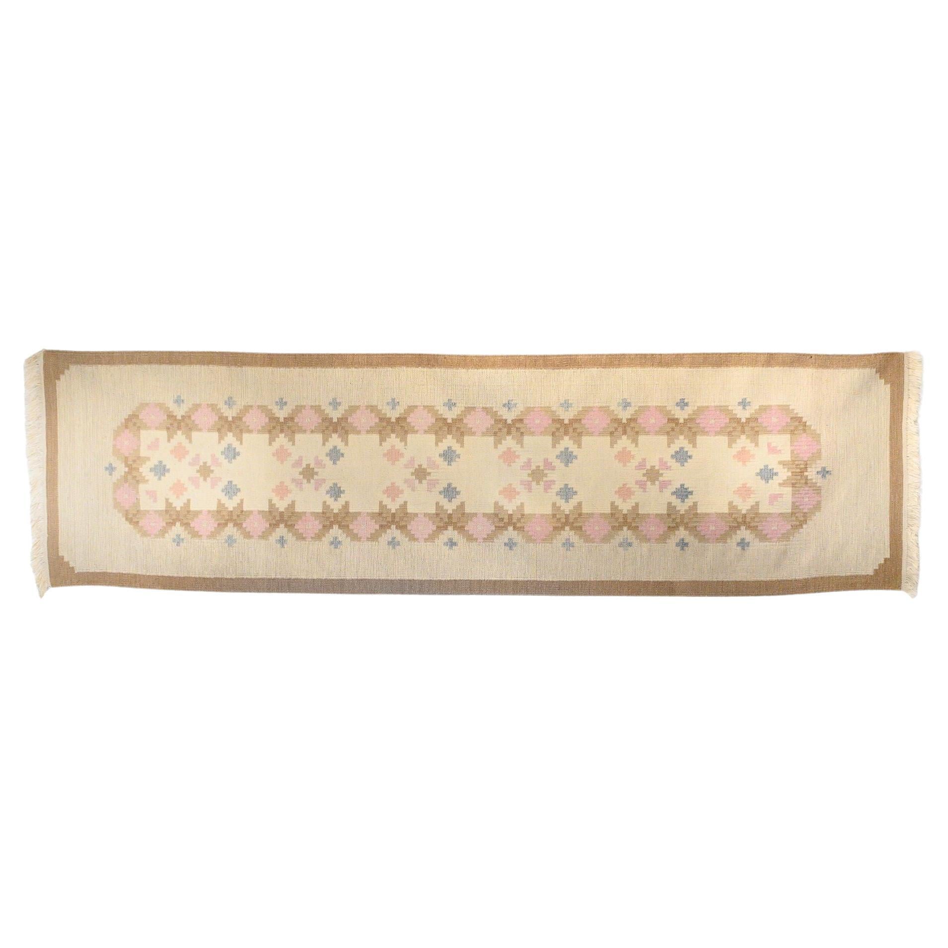 Tapis de course suédois du milieu du siècle dans les tons crème et Brown en vente