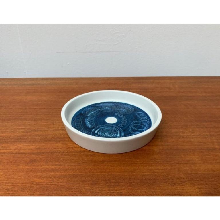 Ciotola Sarek svedese di metà secolo di Olle Alberius per Rörstrand, in ottime condizioni. Progettato tra il 1960 e il 1969 Questo pezzo ha un marchio di attribuzione.

Informazioni aggiuntive:
Materiali: Ceramica
Stile: Medioevo Moderno
Marchio:
