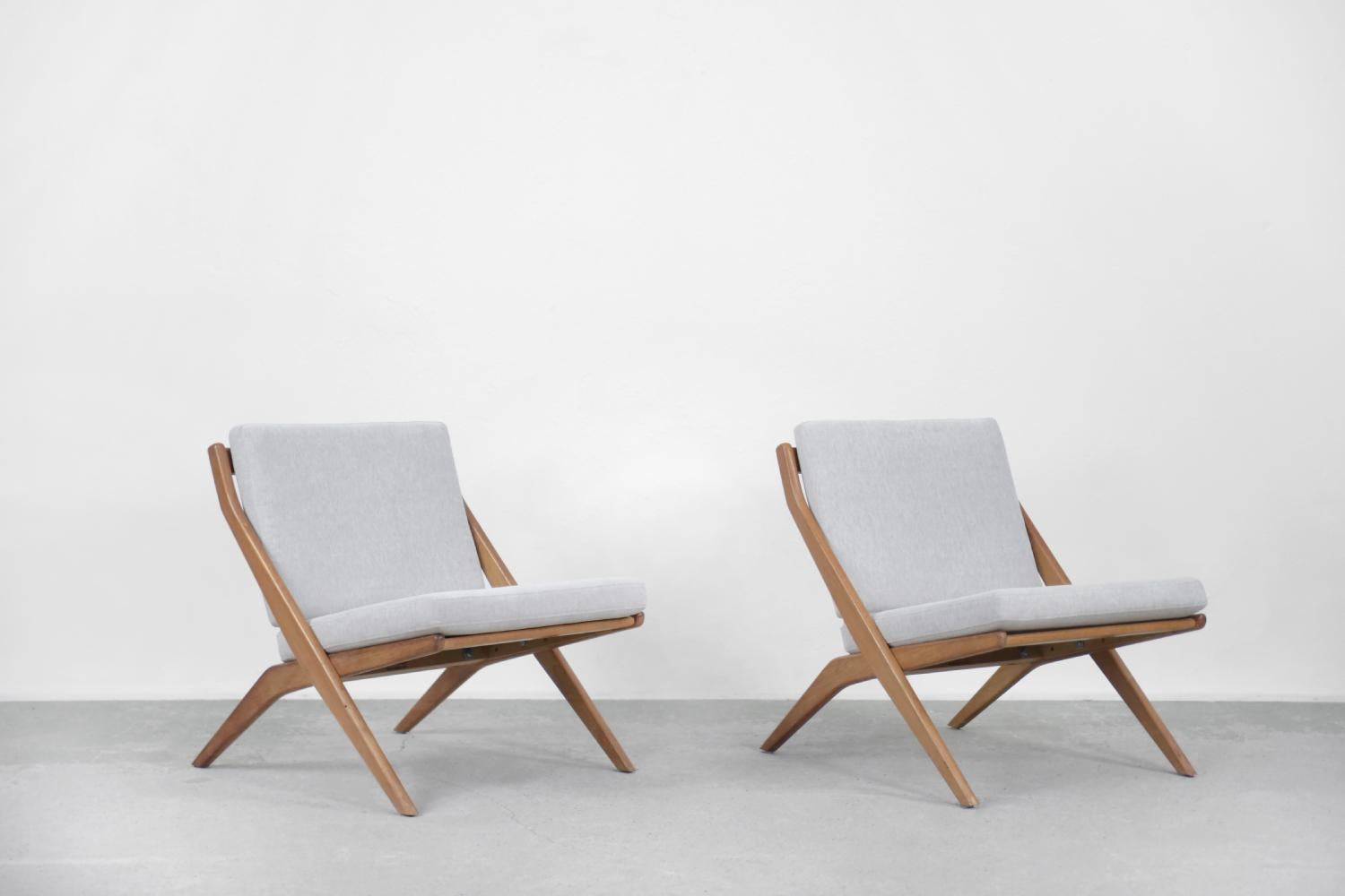 Pair of Mid-Century Modern Swedish Scissor Chairs by Folke Ohlsson for Bodafors In Good Condition For Sale In Warszawa, Mazowieckie